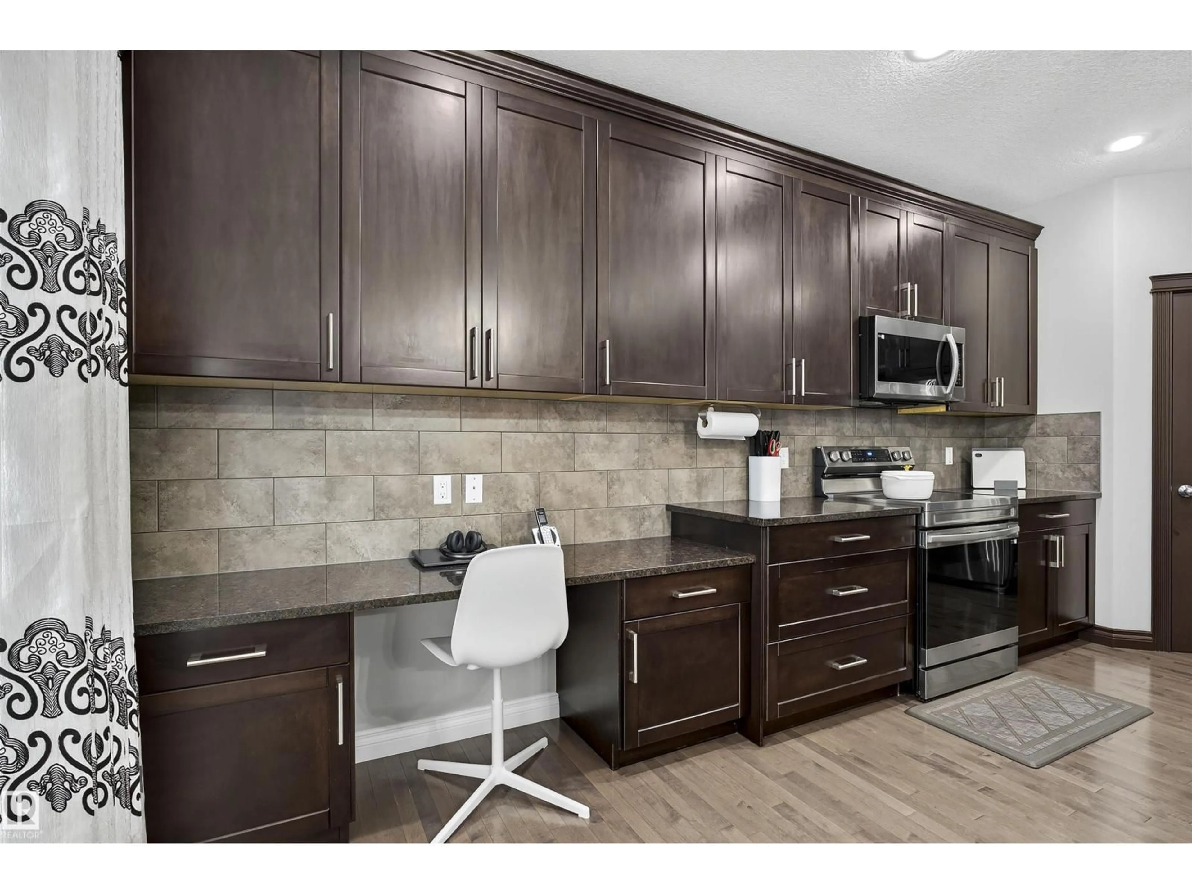 Standard kitchen, unknown for 618 ADAMS WY, Edmonton Alberta T6W0J9