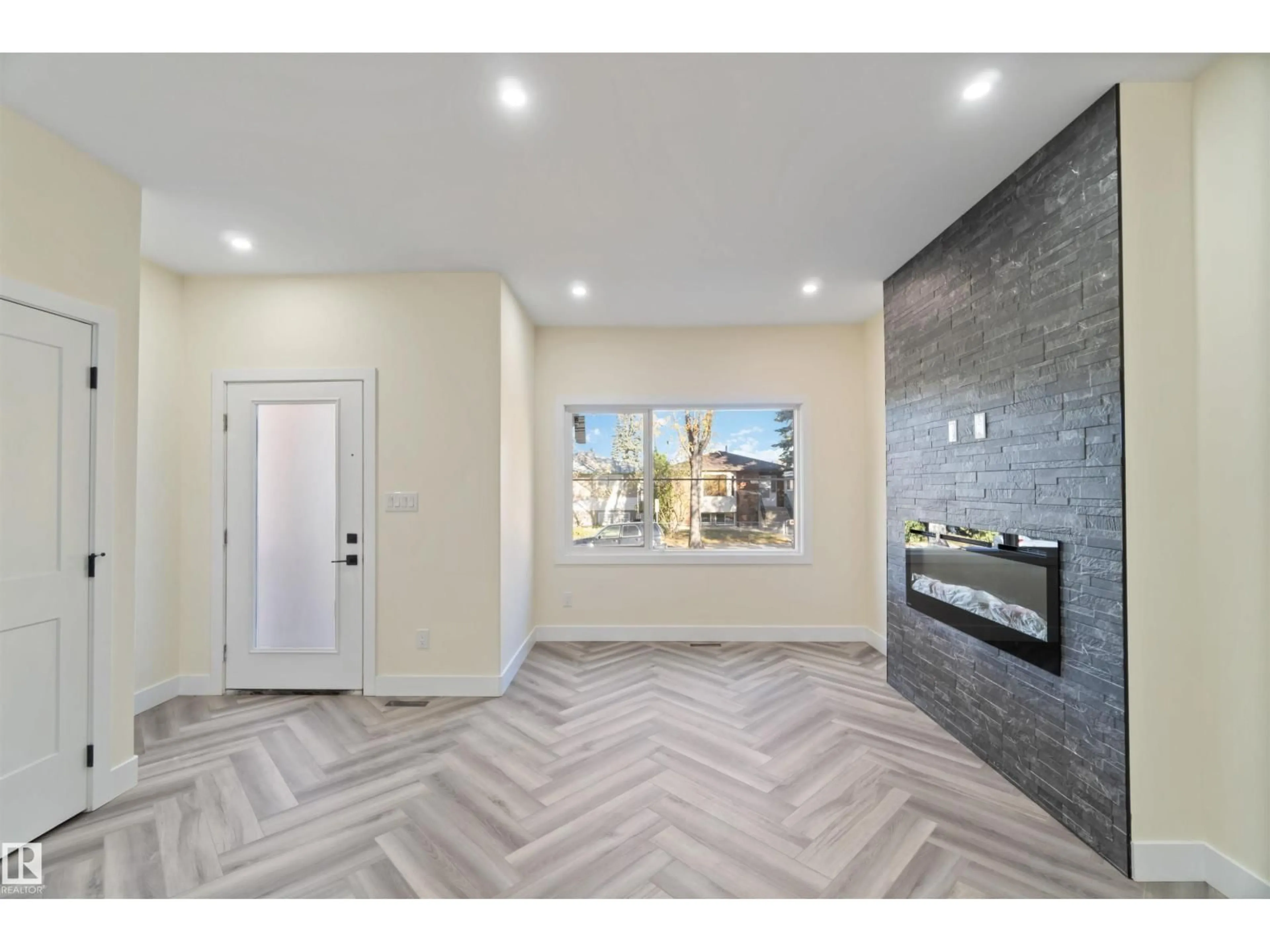 Unknown for 8319 81 AVE, Edmonton Alberta T6C0W1