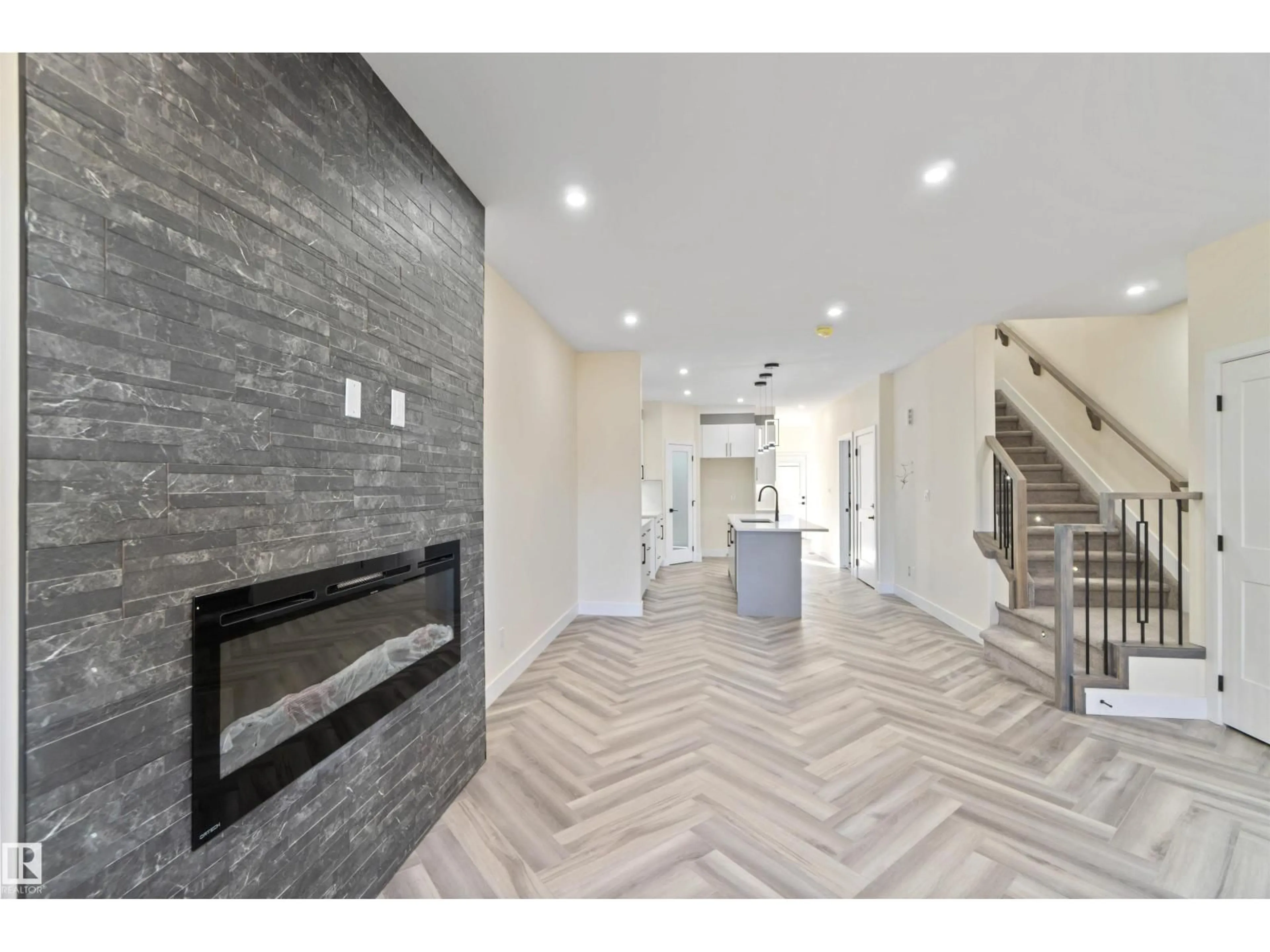 Unknown for 8319 81 AVE, Edmonton Alberta T6C0W1