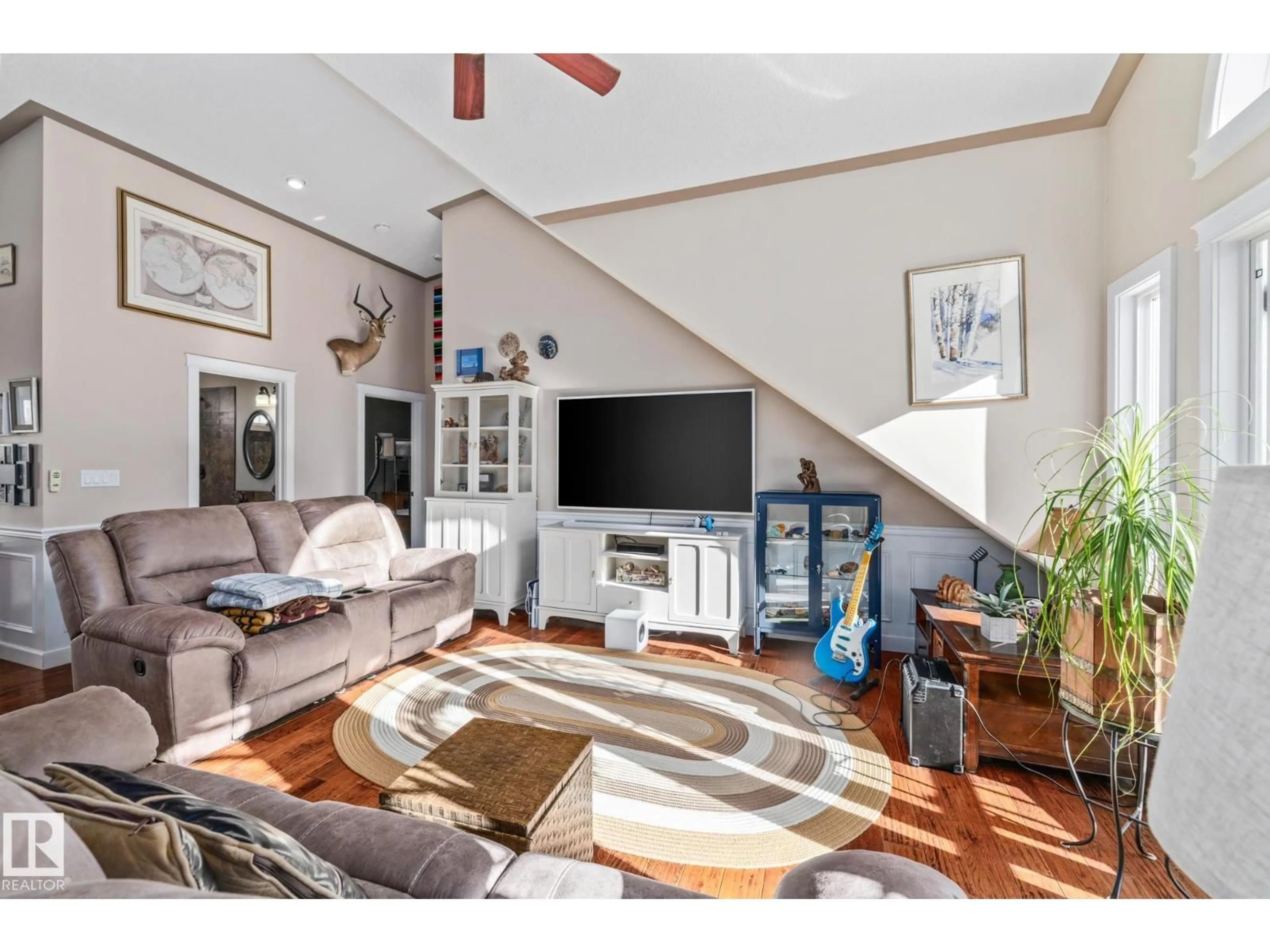 Living room with furniture, unknown for 53320 - 231 RGE ROAD 30, Rural Parkland County Alberta T7Y0E2