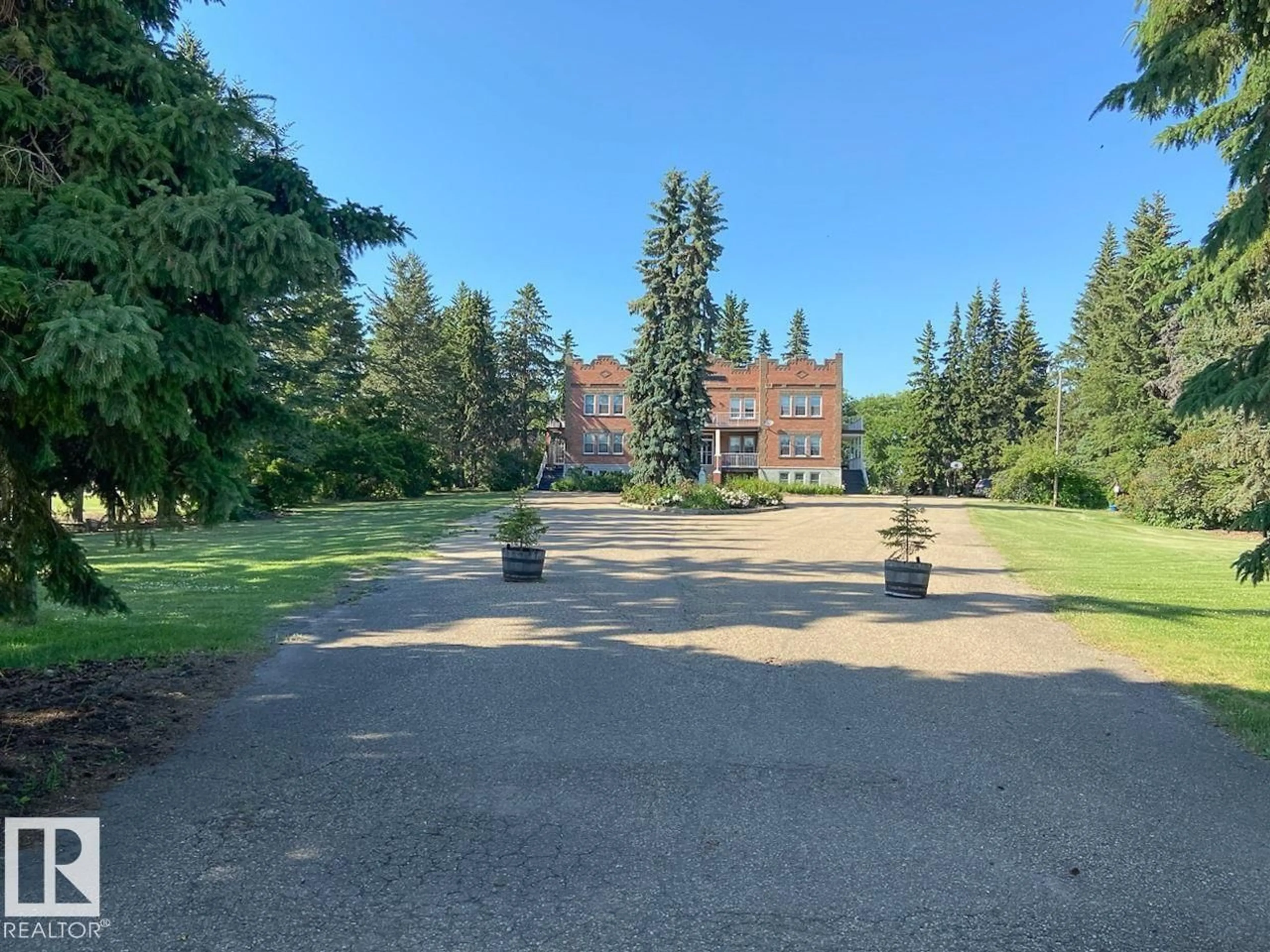 A pic from outside/outdoor area/front of a property/back of a property/a pic from drone, unknown for 165016 TWP RD 534, Mundare Alberta T0B3H0