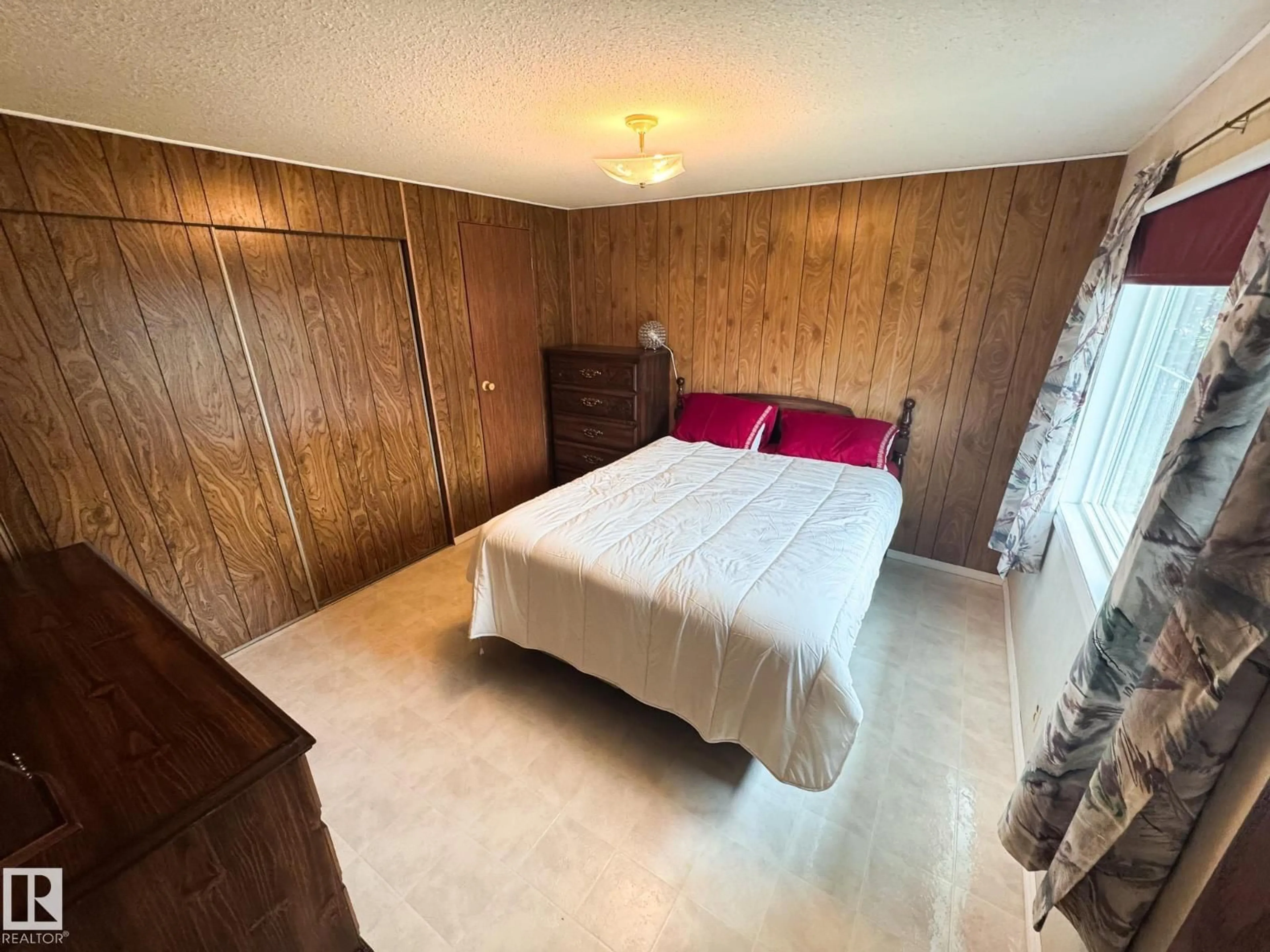 A pic of a room for 27 AUTTREAUX DR, Whitecourt Alberta T7S1C8