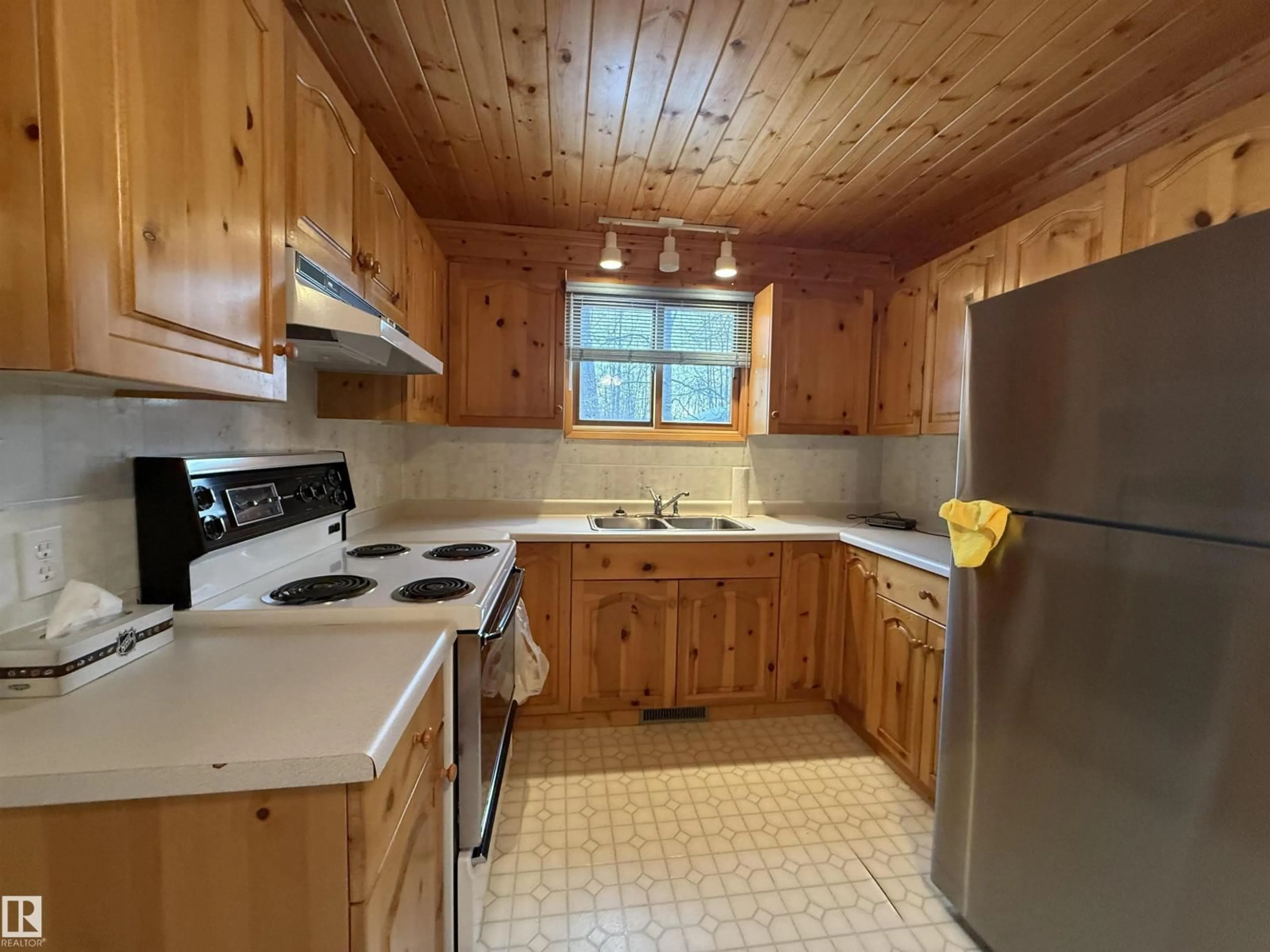 Standard kitchen, wood/laminate floor for 34 ELLA MAE CR, Athabasca Town Alberta T9S1S3