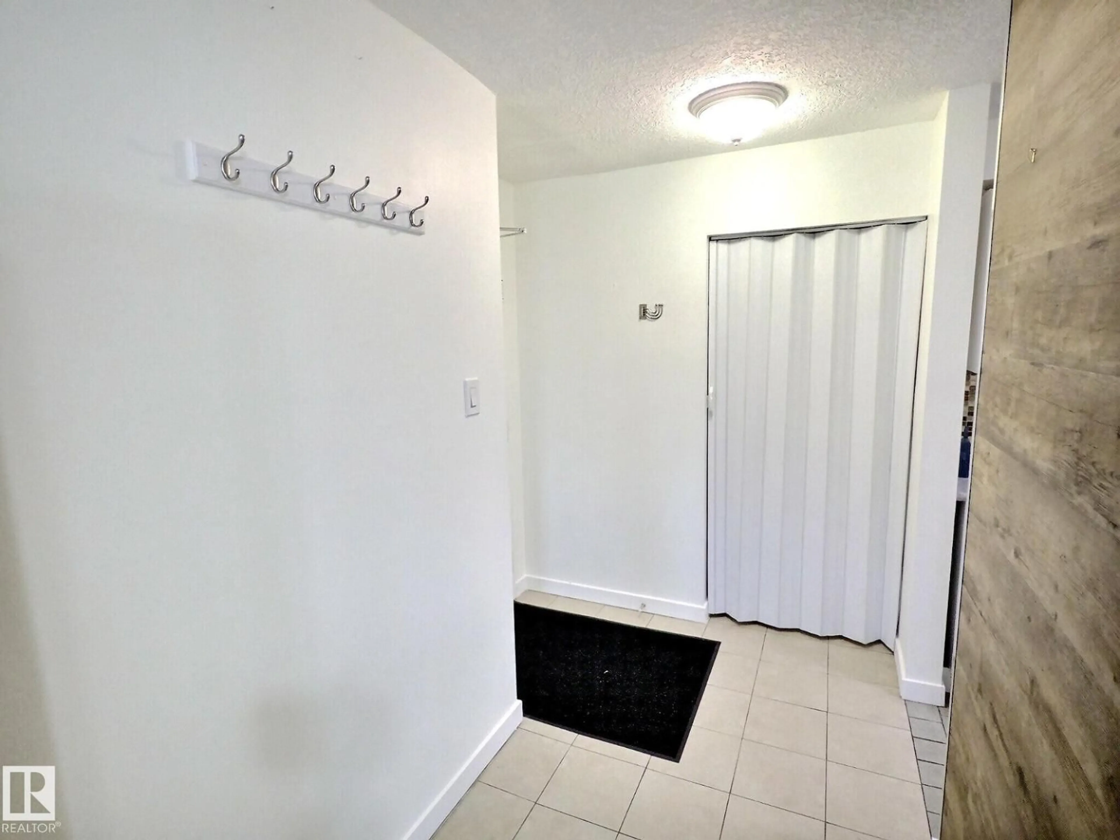 Indoor entryway for #110 - 9810 178 ST, Edmonton Alberta T5T3H4