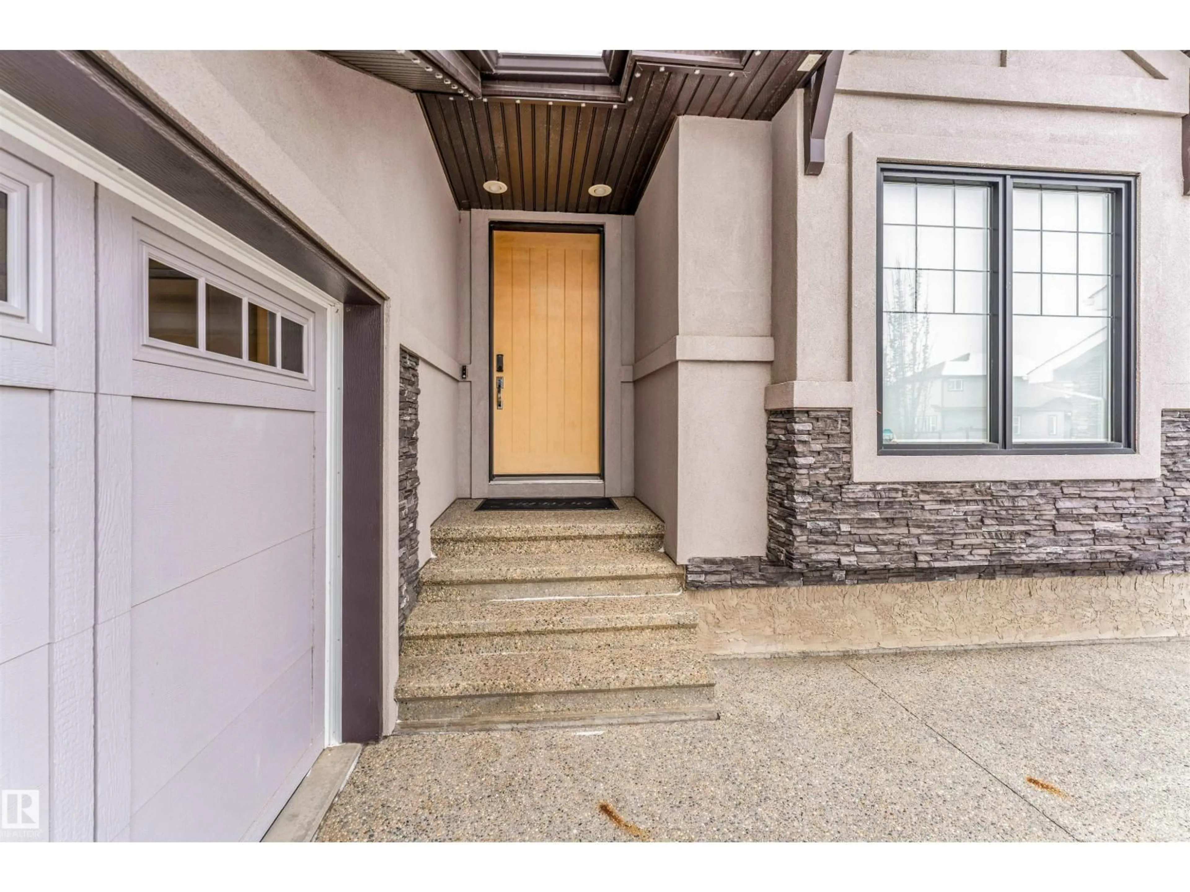 Indoor entryway for 656 180 ST, Edmonton Alberta T6W2T1