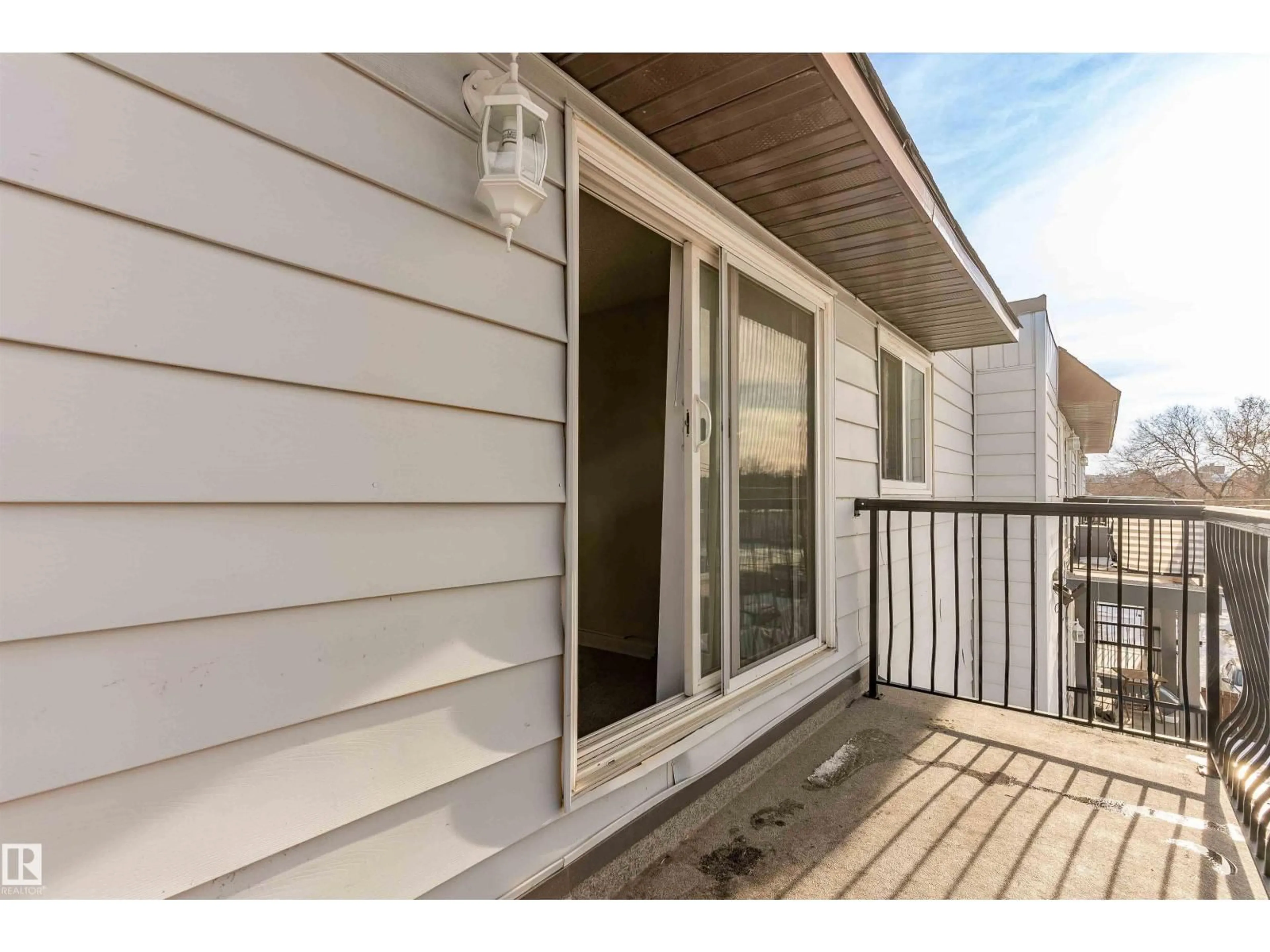 Home with vinyl exterior material, water/lake/river/ocean view for 10730 112 ST NW, Edmonton Alberta T5H3H1