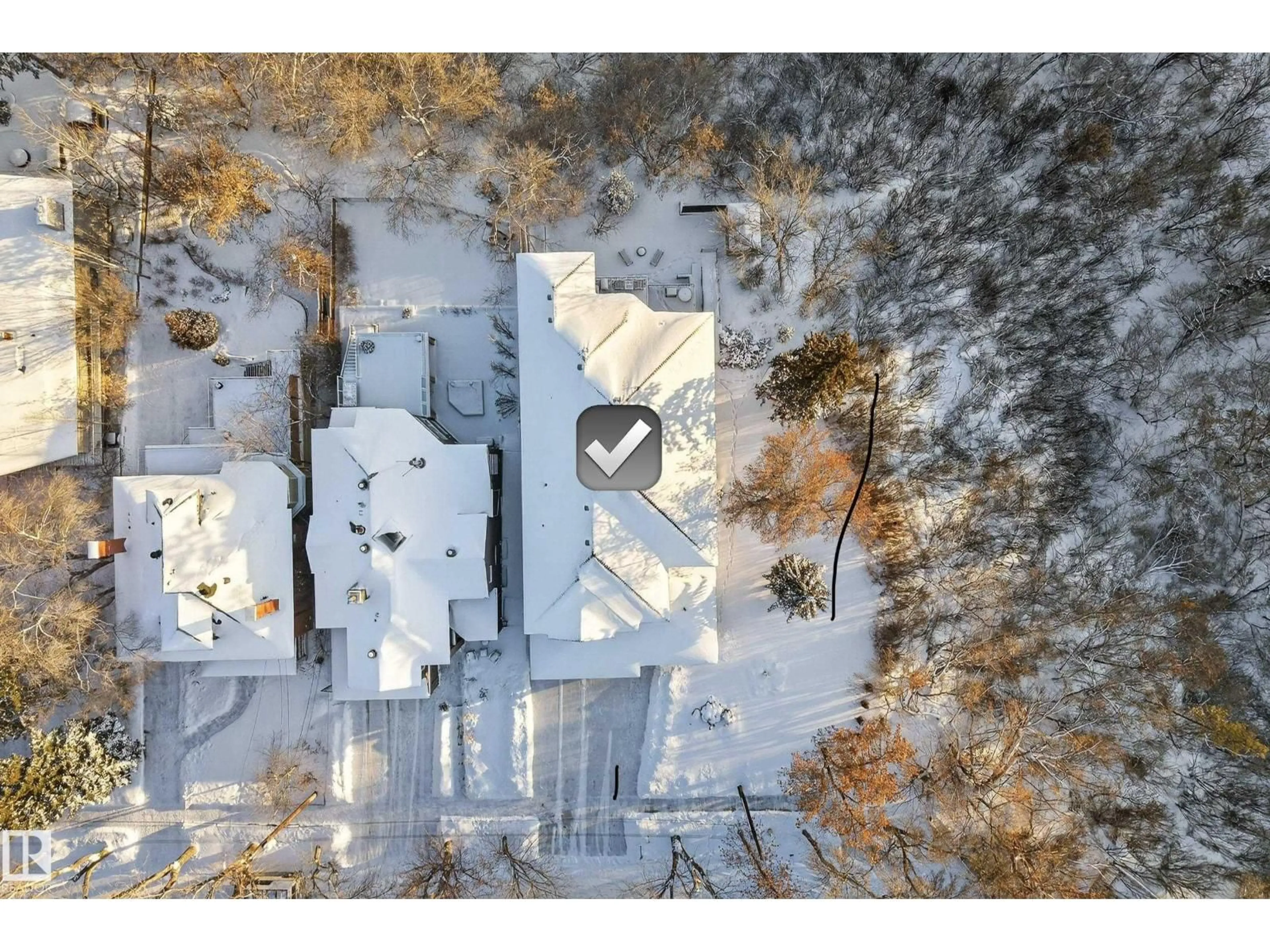 A pic from outside/outdoor area/front of a property/back of a property/a pic from drone, building for 10309 VILLA AV, Edmonton Alberta T5N3T8