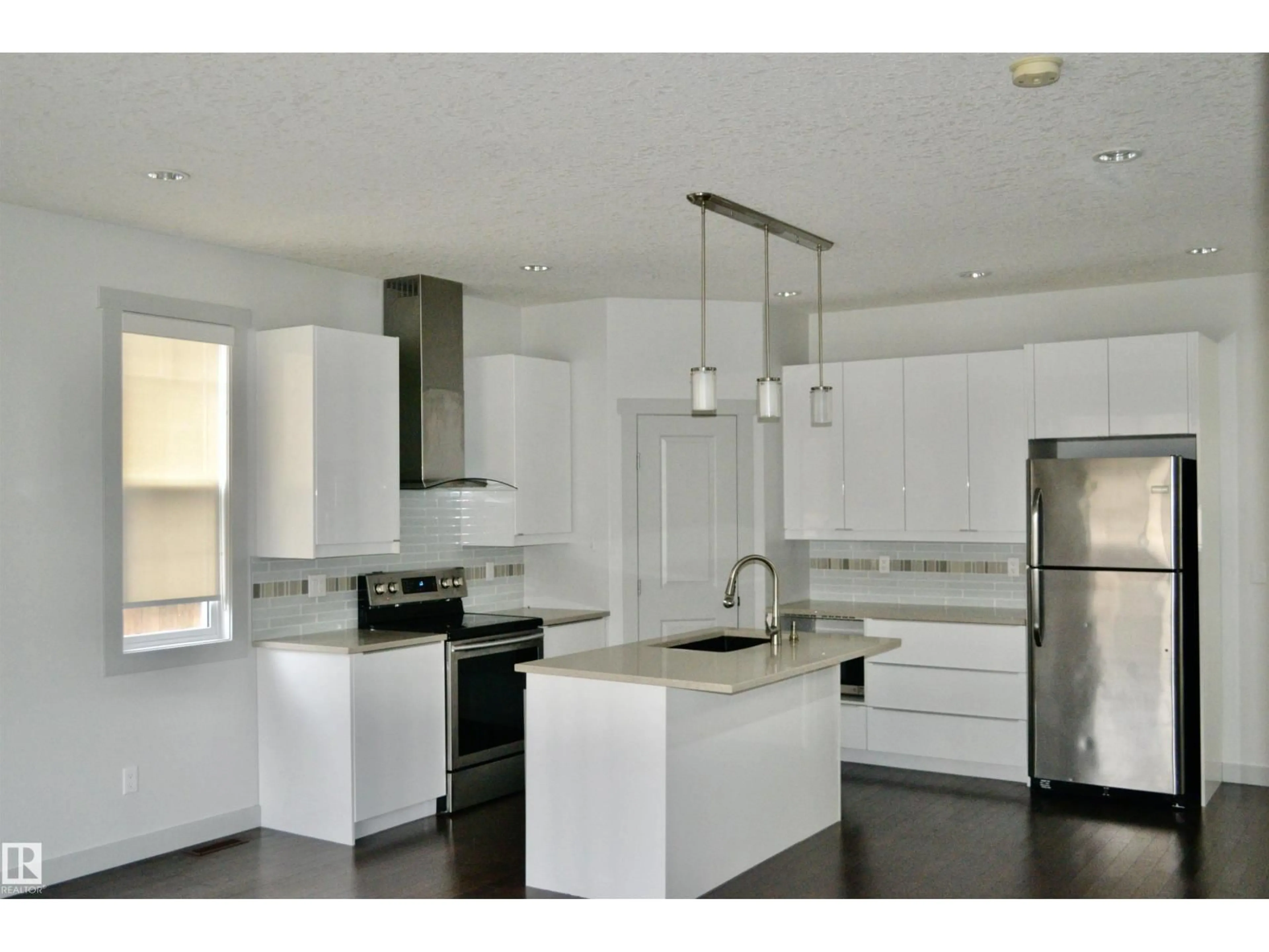 Contemporary kitchen, unknown for 8952 81 AV, Edmonton Alberta T6C0W8