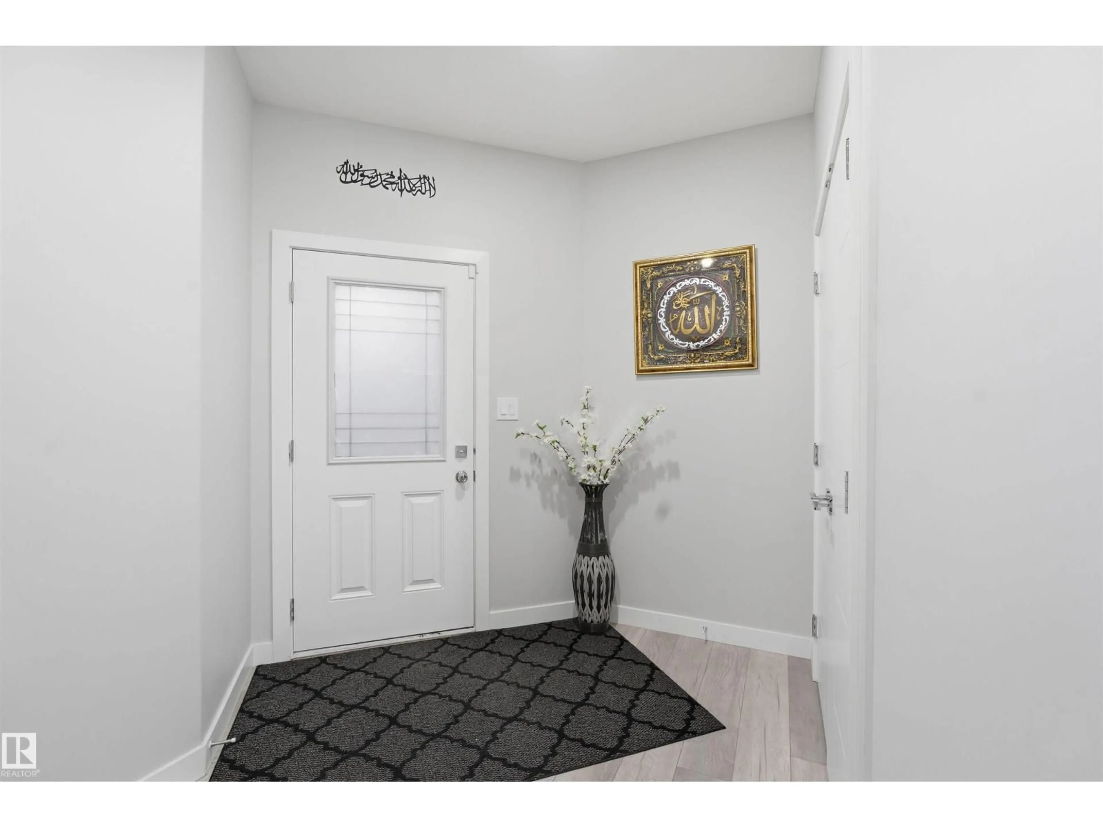 Indoor entryway for 452 ROBERTS CR, Leduc Alberta T9E1N4
