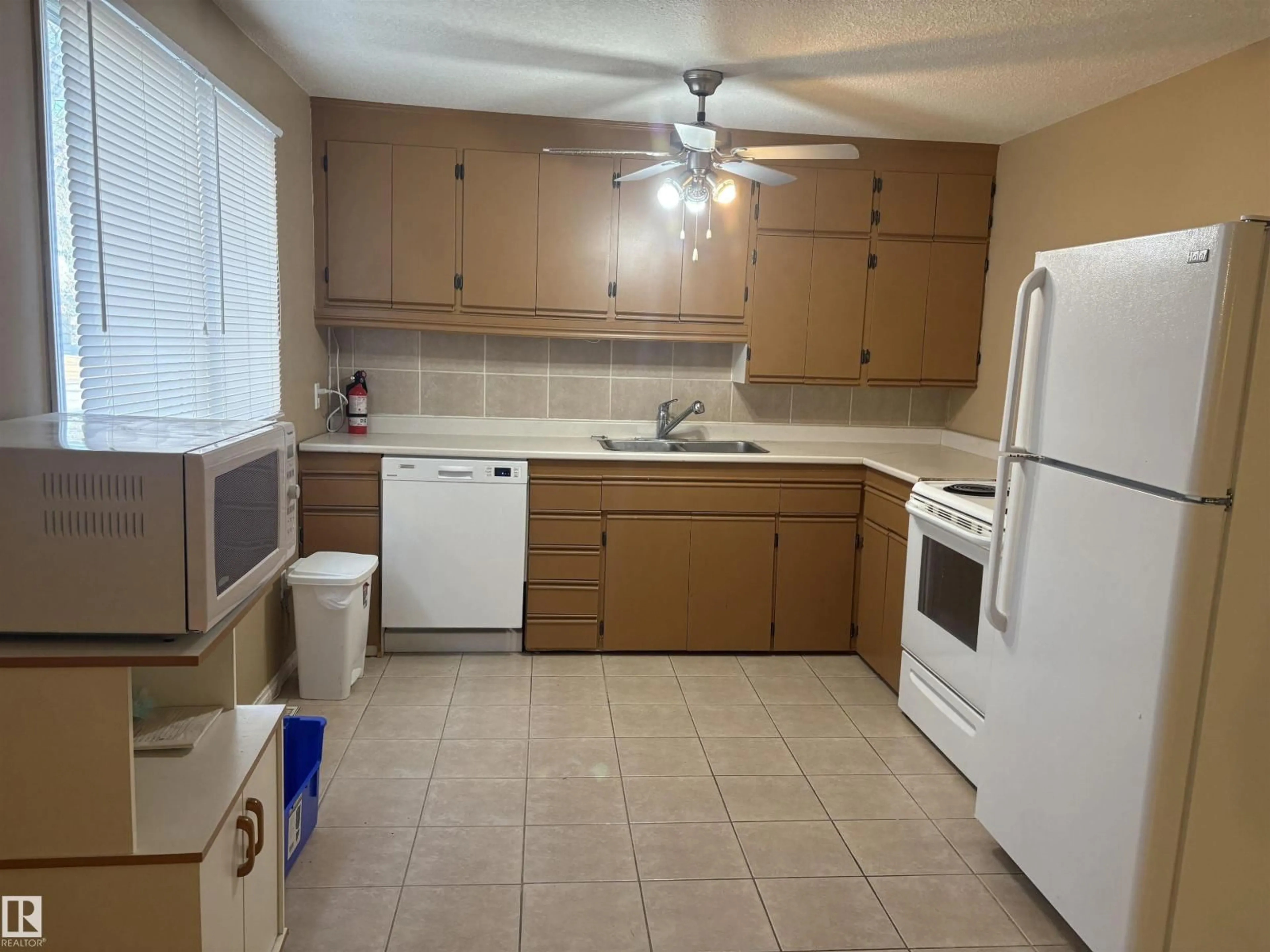 Standard kitchen, unknown for 4707 47 AV, Redwater Alberta T0A2W0