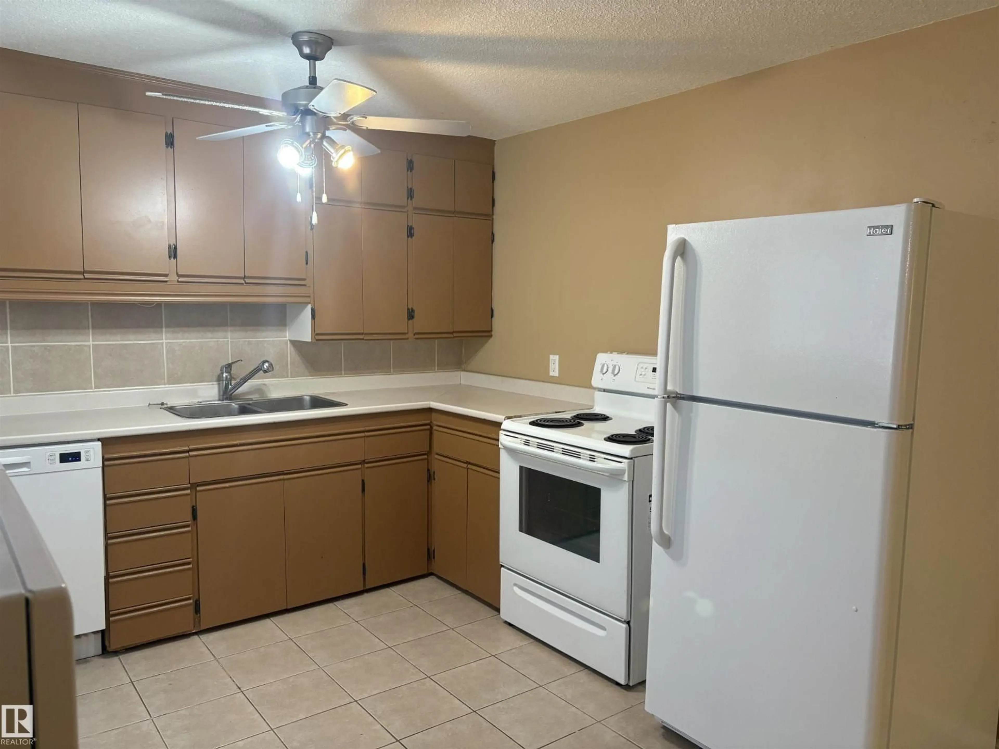 Standard kitchen, unknown for 4707 47 AV, Redwater Alberta T0A2W0