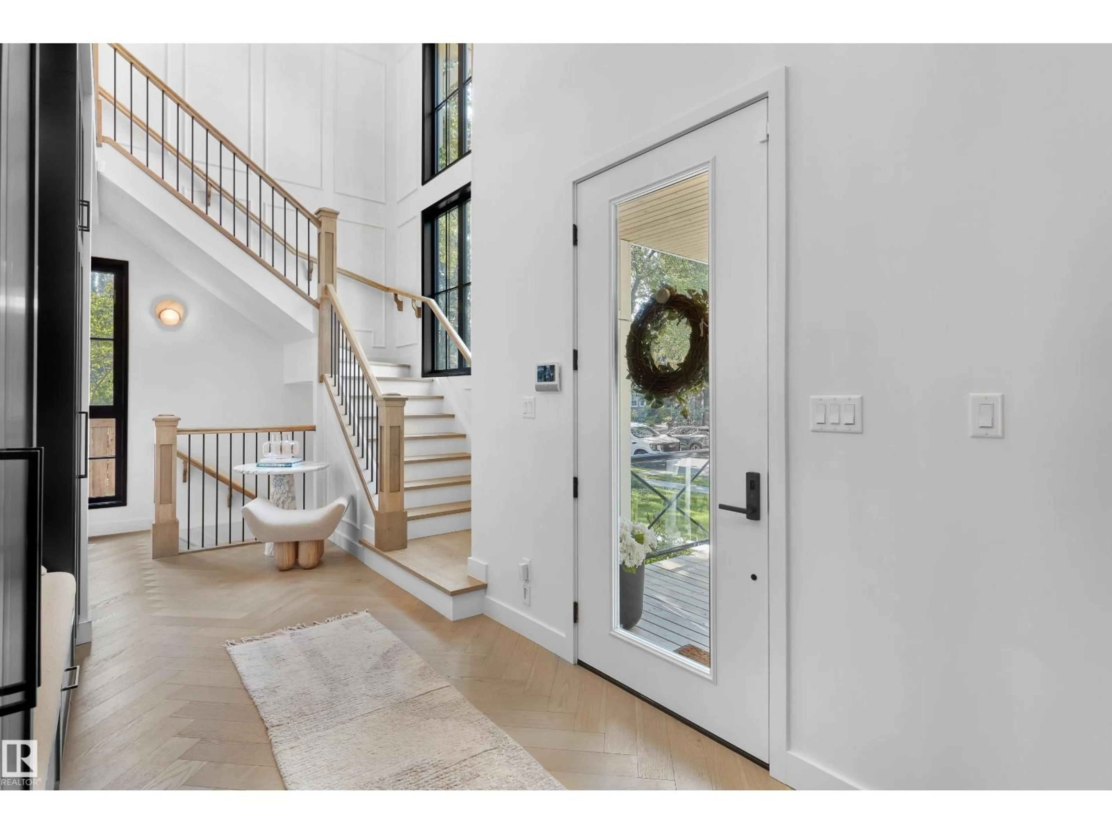 Indoor entryway for 14018 104 AV, Edmonton Alberta T5N0W6