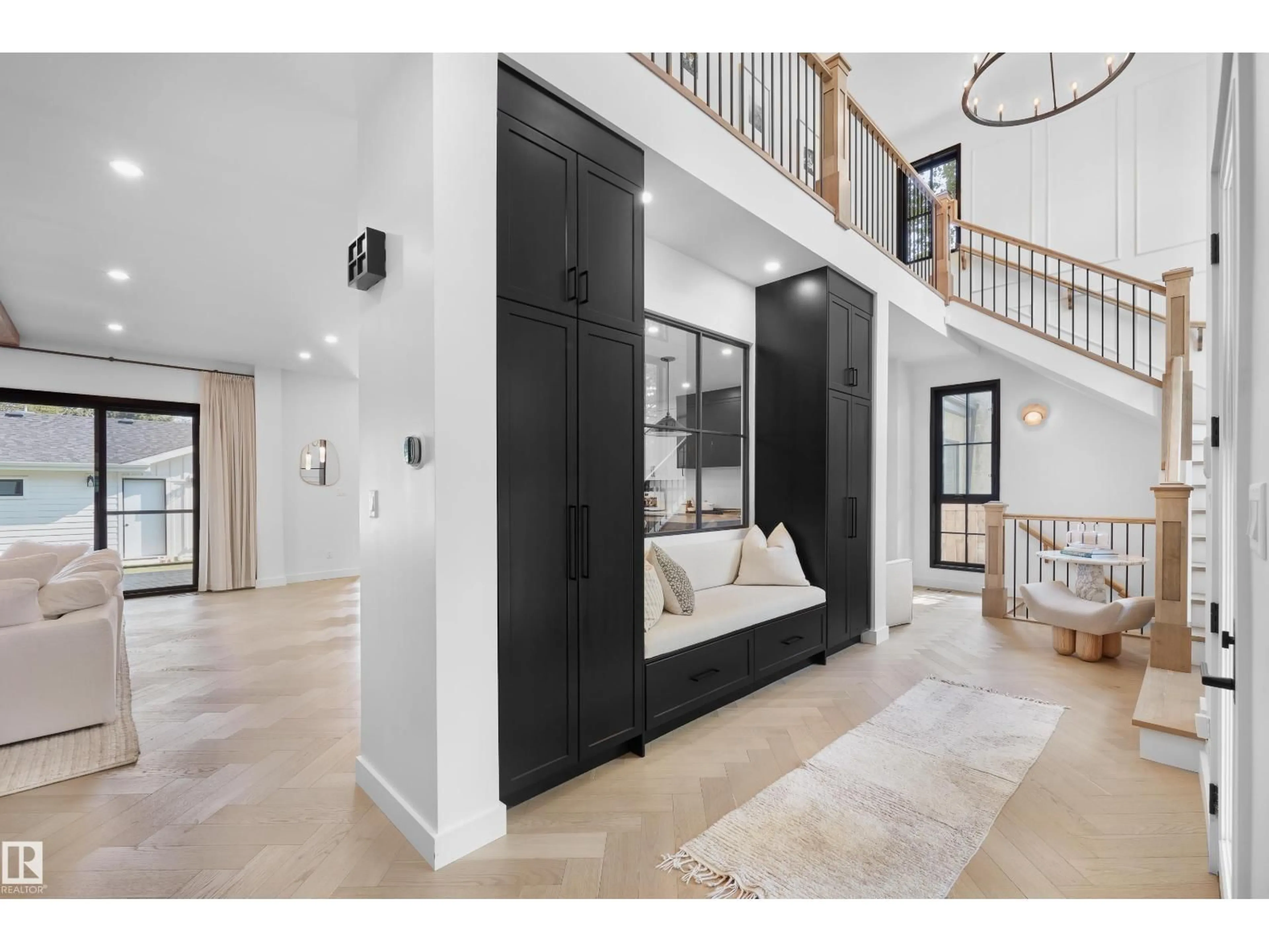 Indoor entryway for 14018 104 AV, Edmonton Alberta T5N0W6