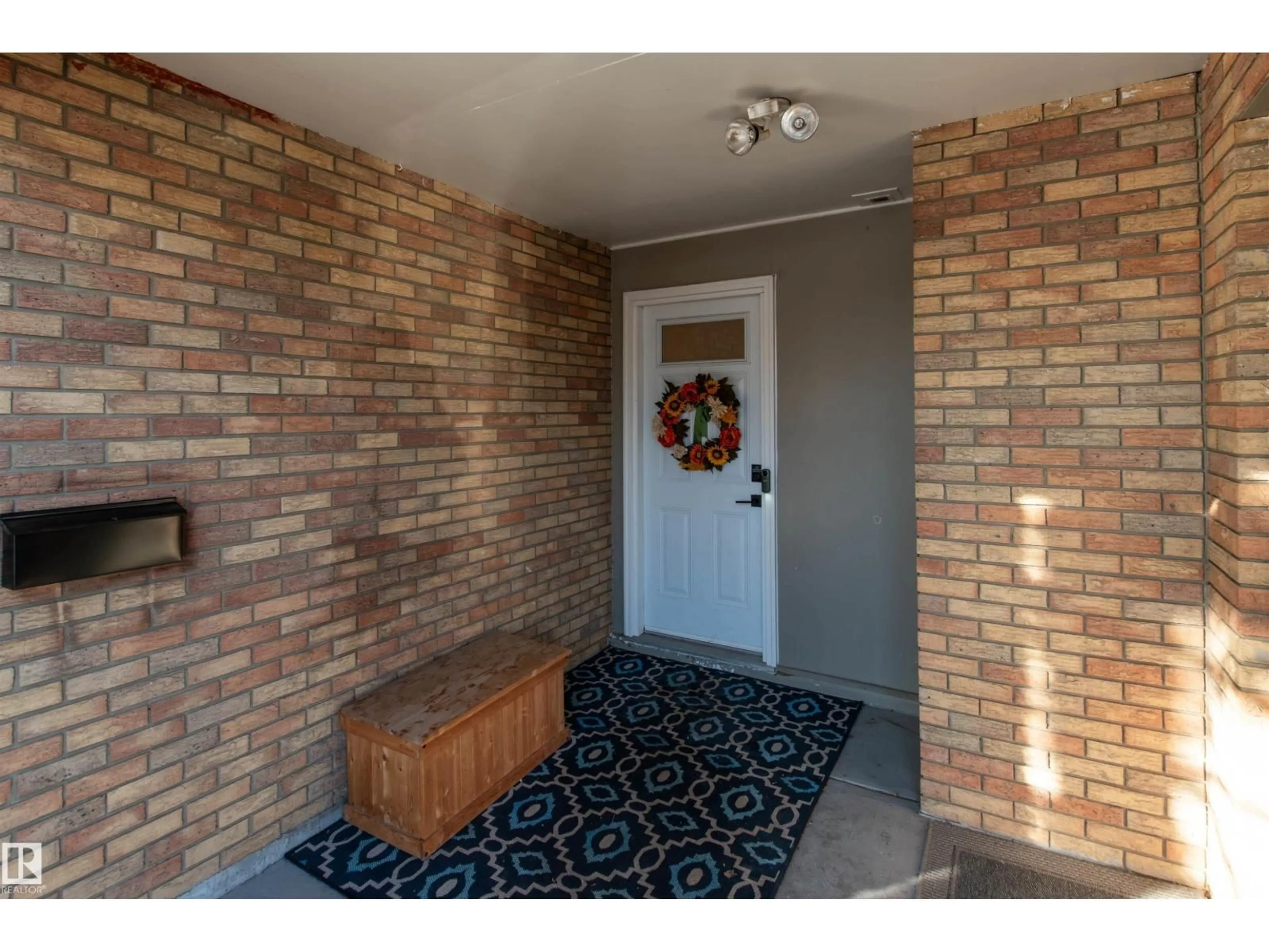 Indoor entryway for 157 GREAT OA, Sherwood Park Alberta T8A0V8
