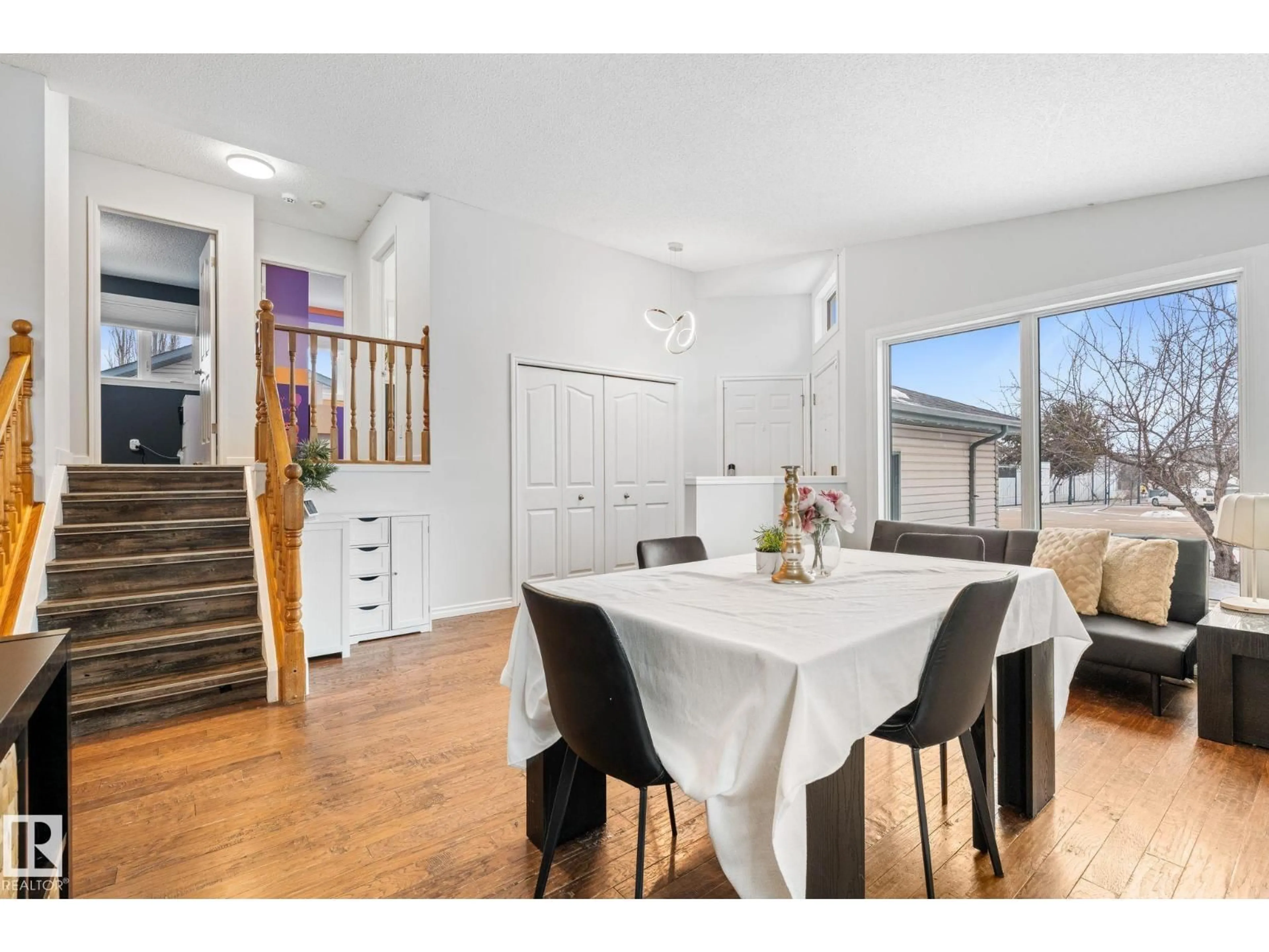 Dining room, wood/laminate floor for 94 DAWSON DR, Sherwood Park Alberta T8H2B1