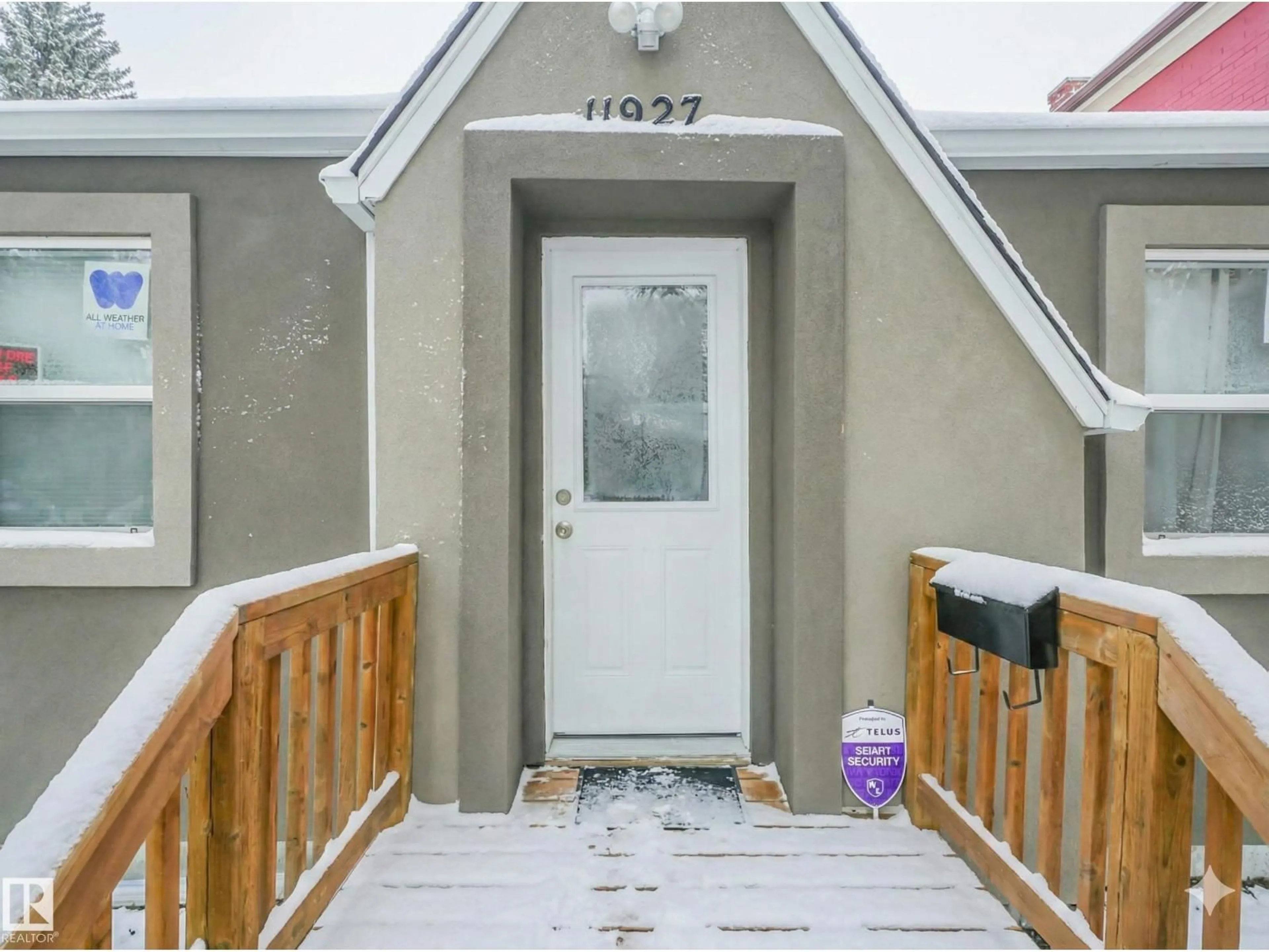 Indoor entryway for NW - 11927 95A ST, Edmonton Alberta T5G1R4
