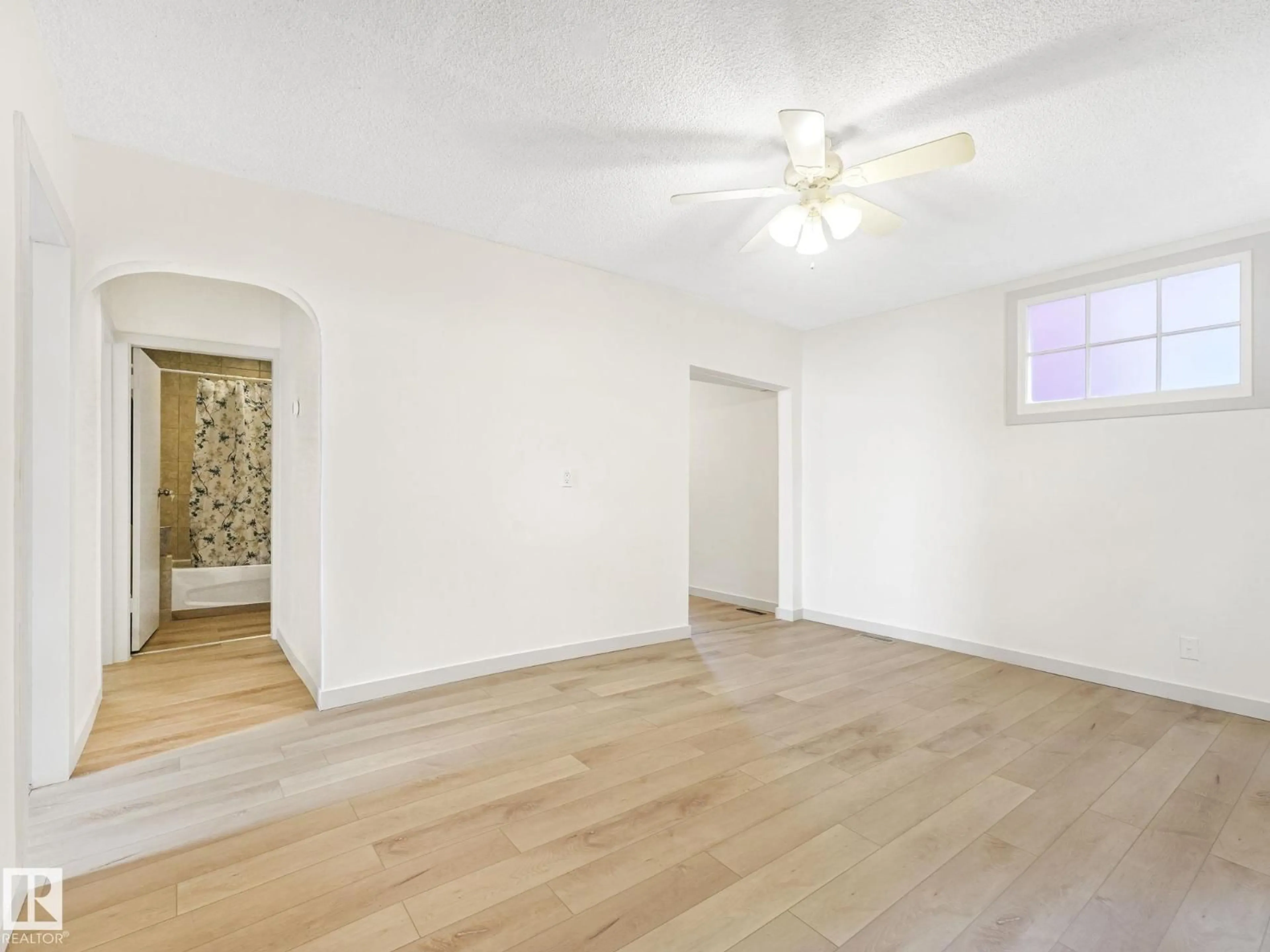 A pic of a room for NW - 11927 95A ST, Edmonton Alberta T5G1R4