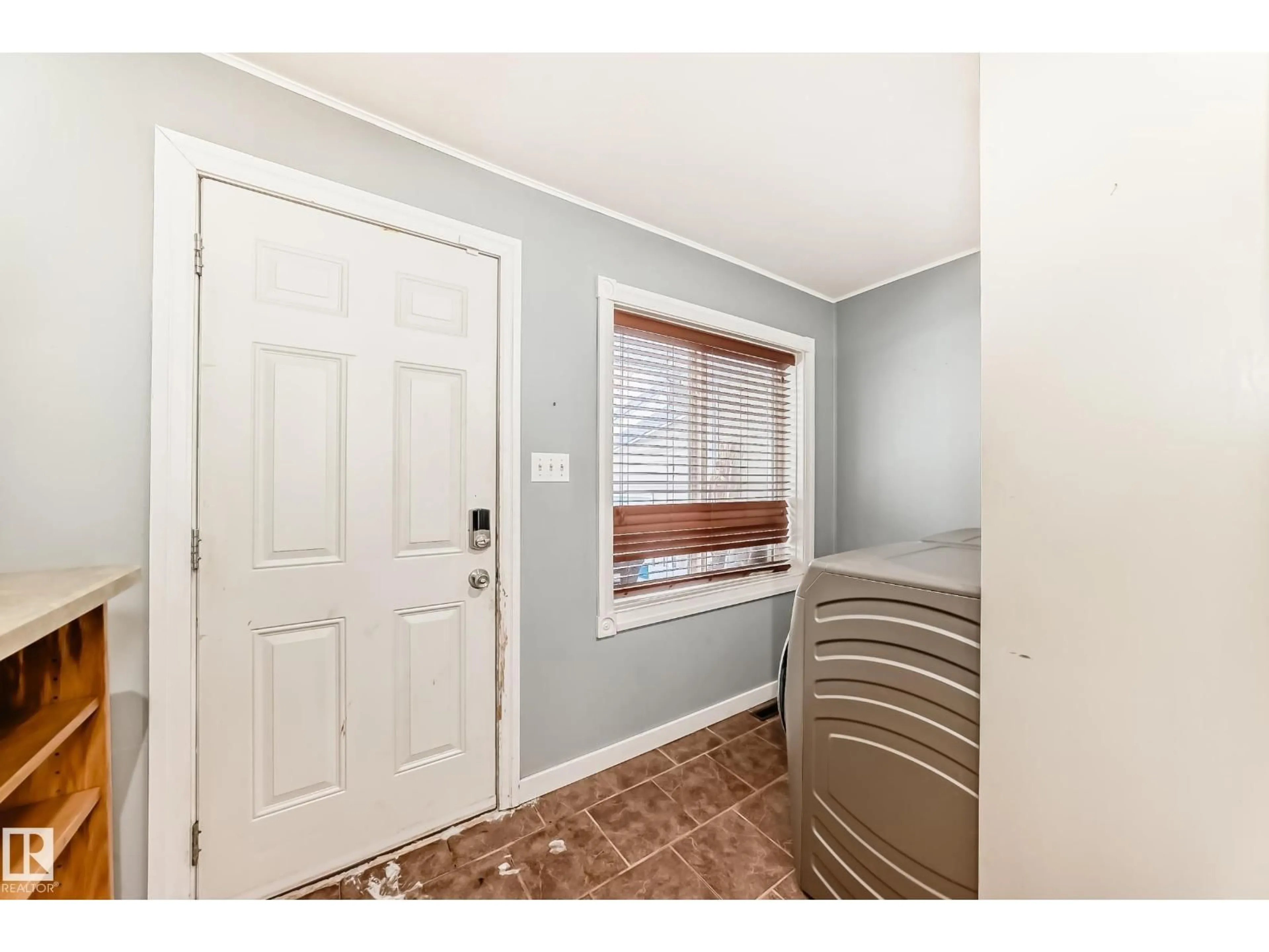 Indoor entryway for 10115 104, Westlock Alberta T9P1V3