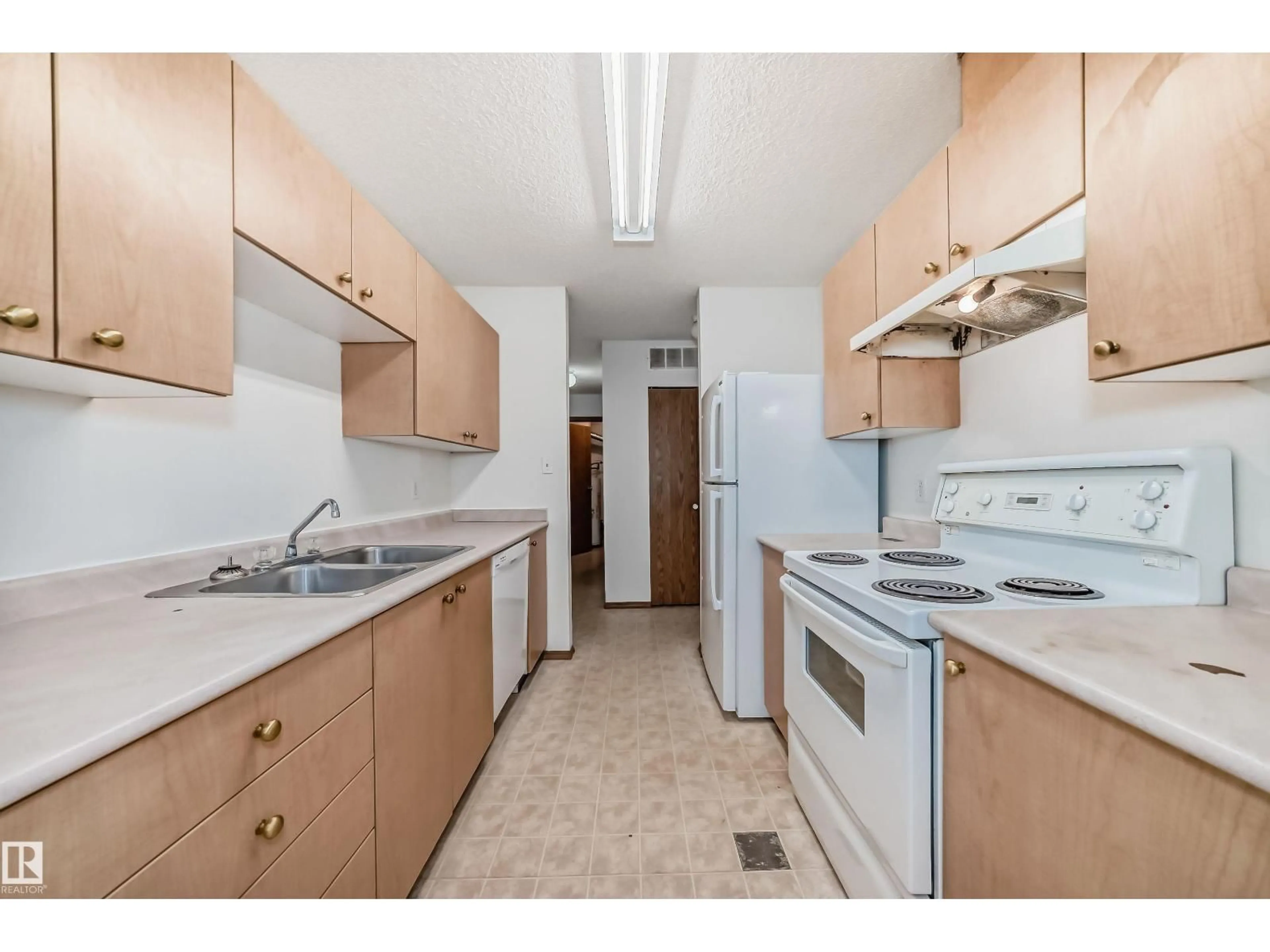 Standard kitchen, unknown for 620 KING ST, Spruce Grove Alberta T7X4K1