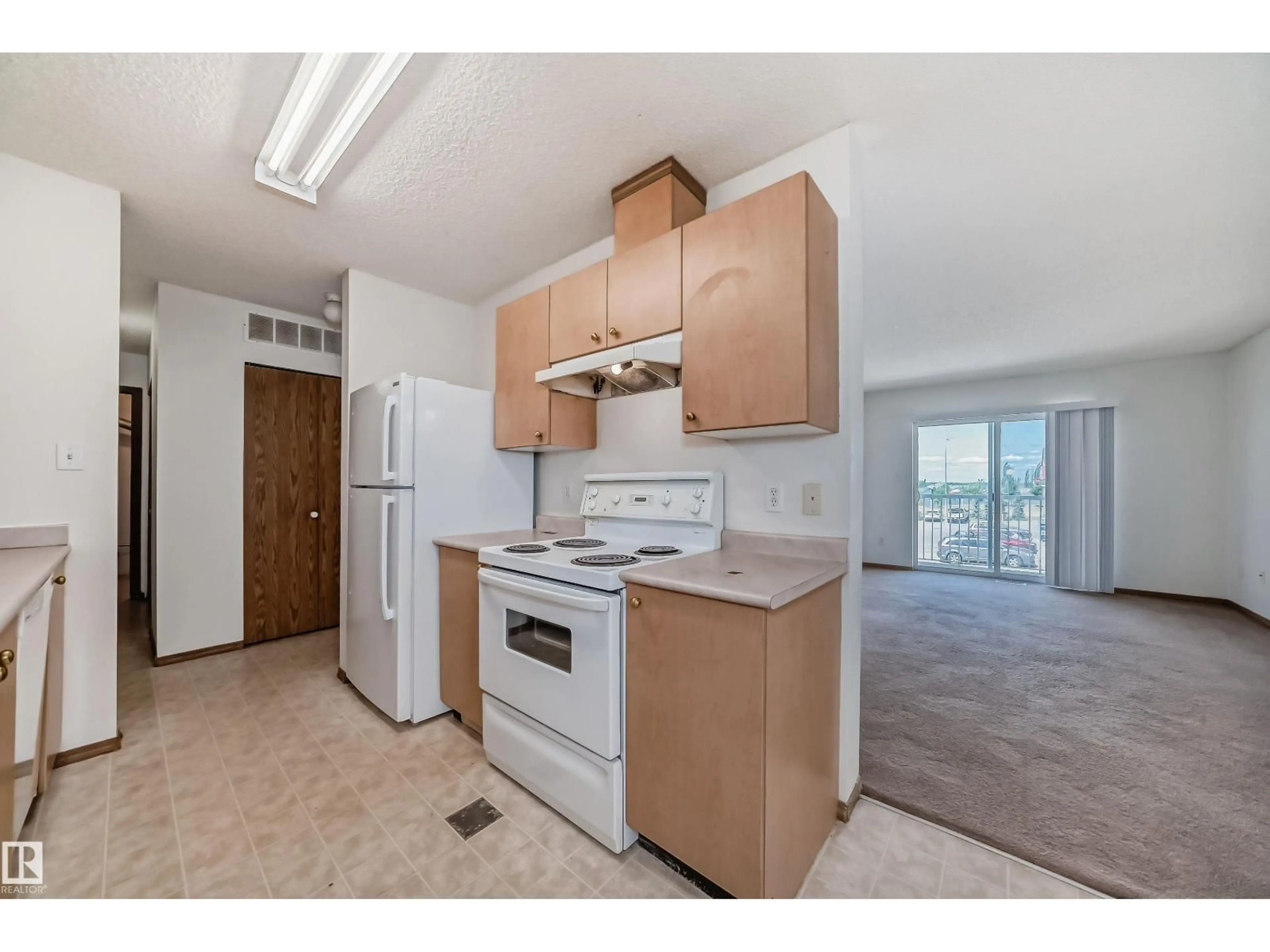 Standard kitchen, unknown for 620 KING ST, Spruce Grove Alberta T7X4K1