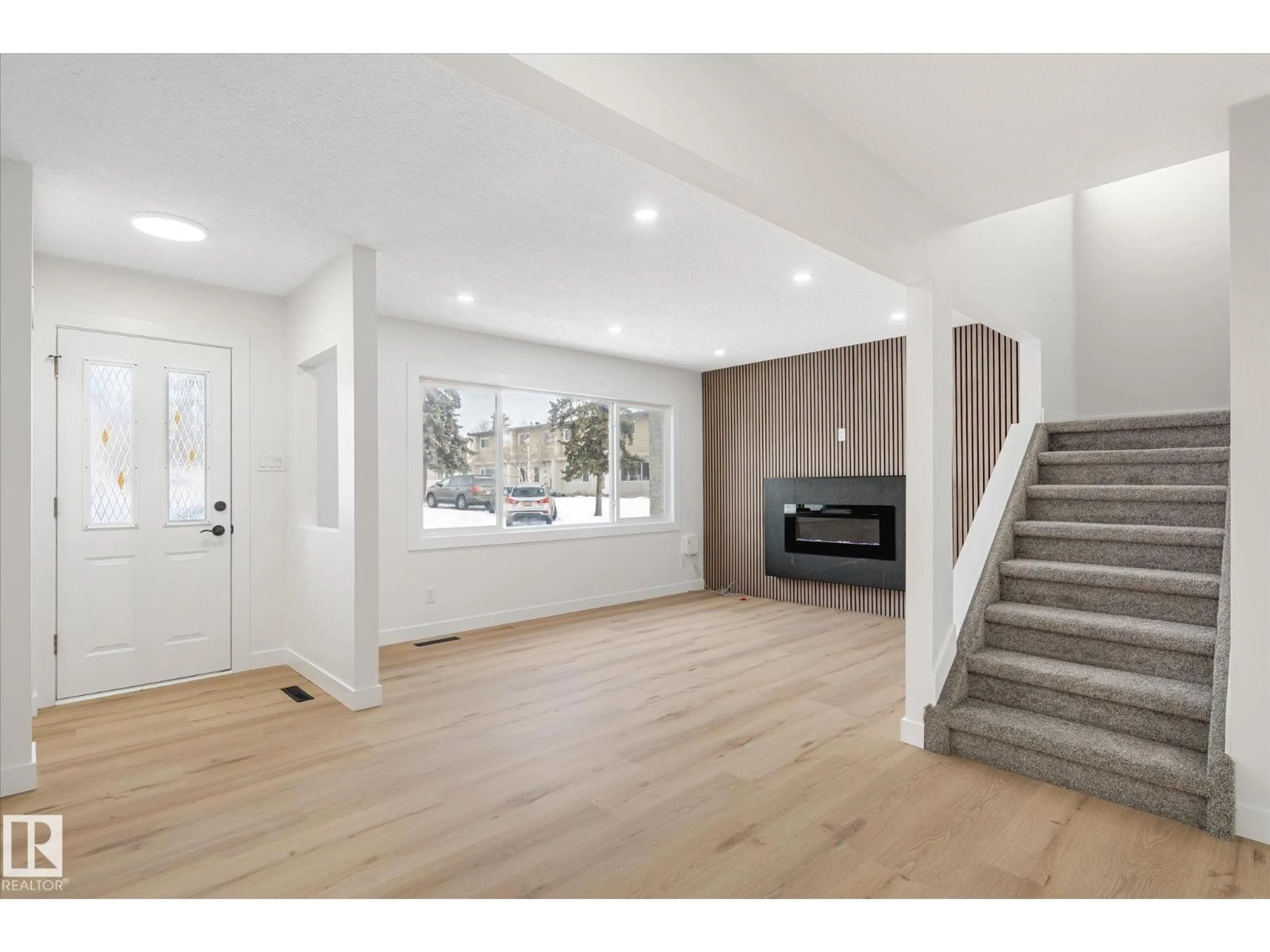 Indoor entryway for NW - 5105 106A ST, Edmonton Alberta T6H2W6