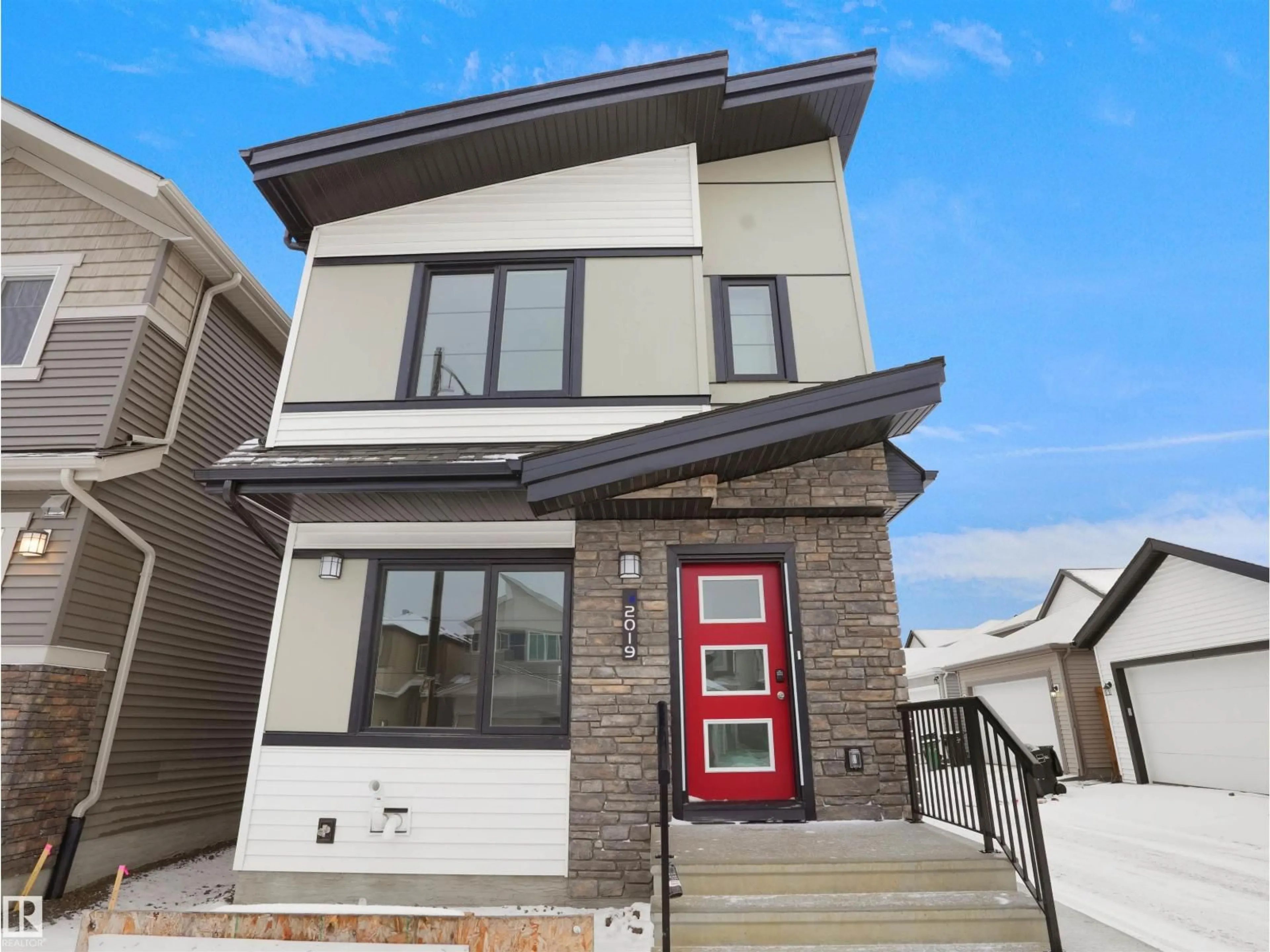 Home with vinyl exterior material, street for NW - 2019 210 ST, Edmonton Alberta T6M3H6