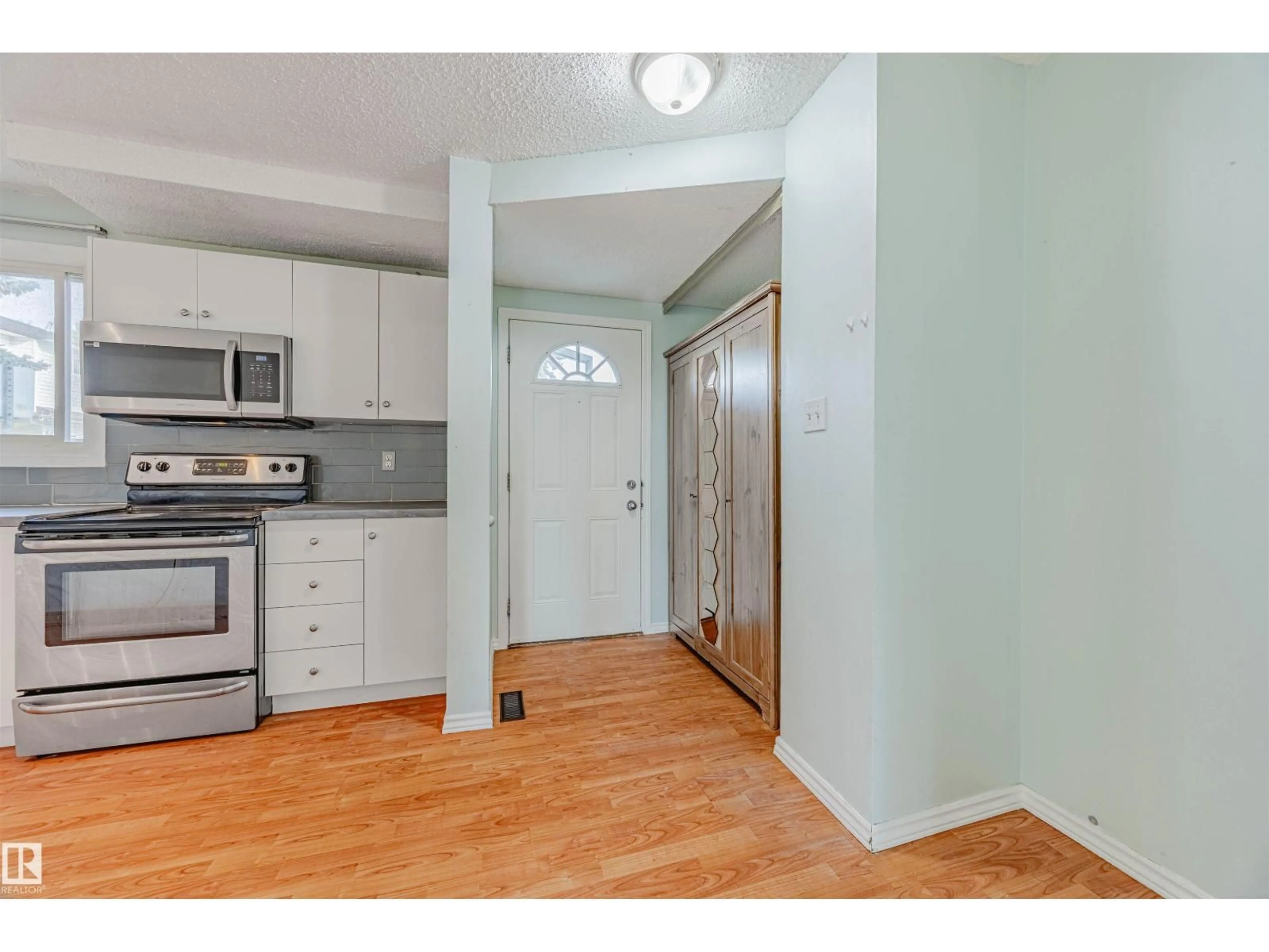 Standard kitchen, unknown for NW - 2551 135 AV, Edmonton Alberta T5A3S5