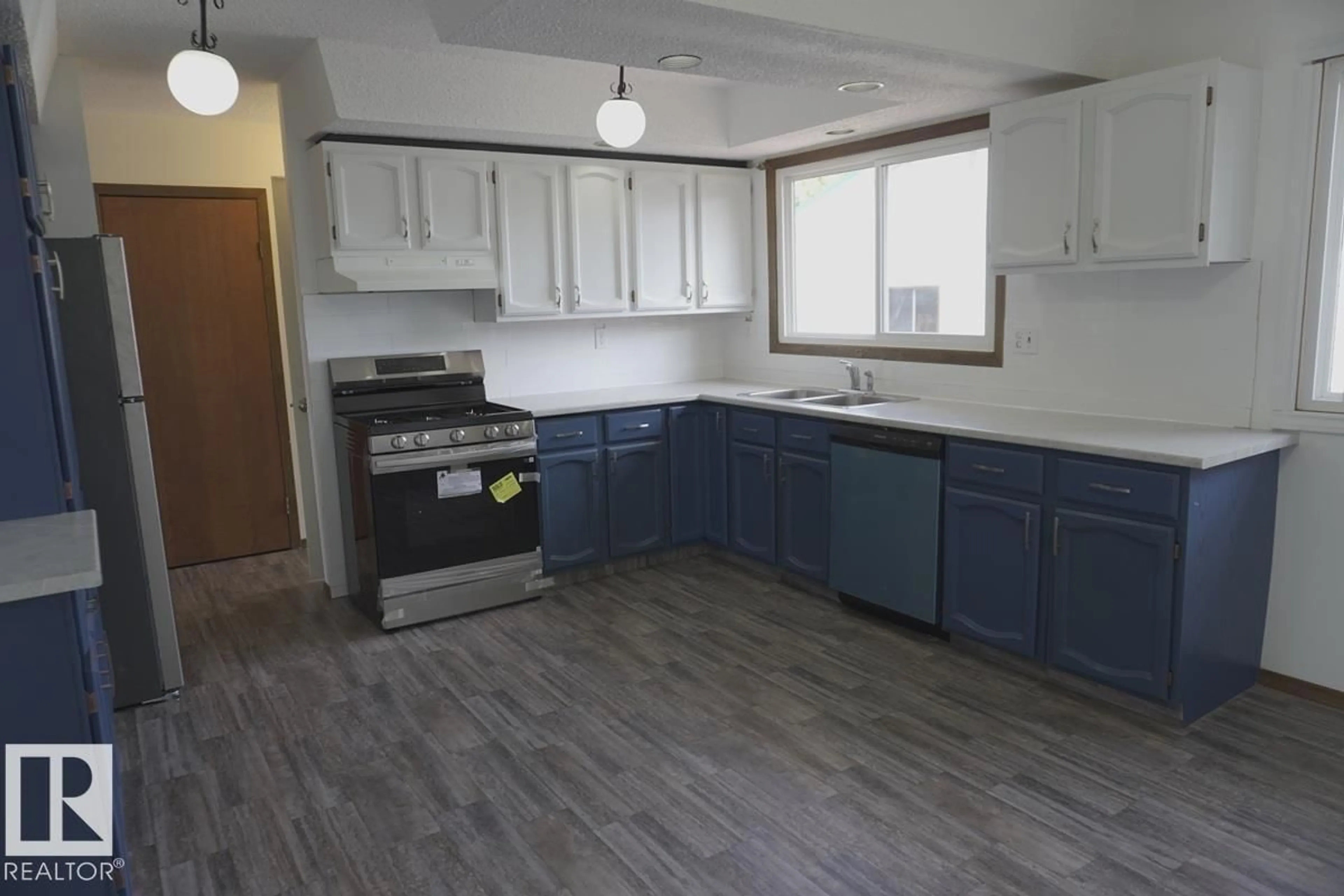 Standard kitchen, unknown for 13011 123 ST, Edmonton Alberta T5J0J8