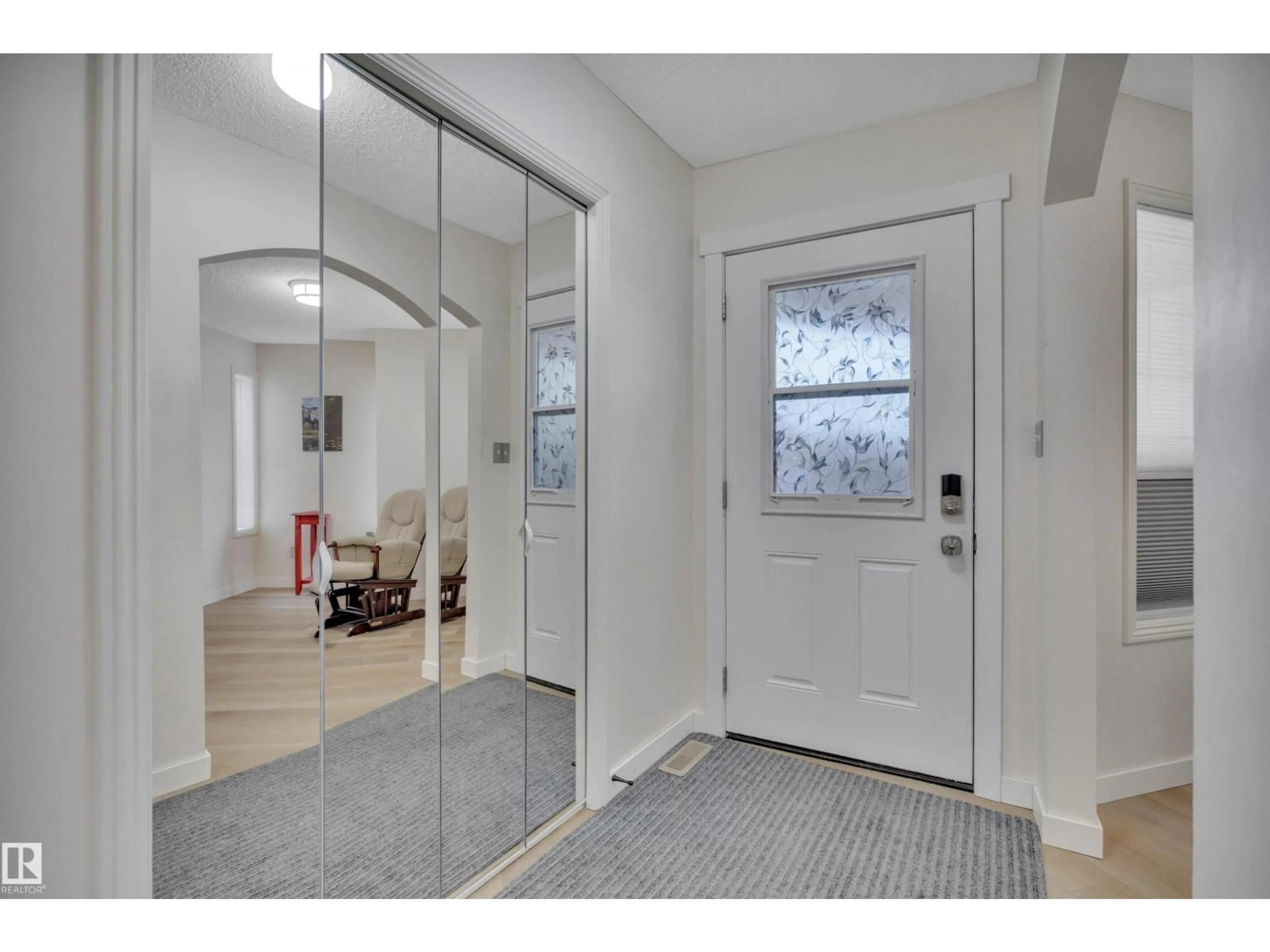 Indoor entryway for 3791 21 ST, Edmonton Alberta T6T1P3