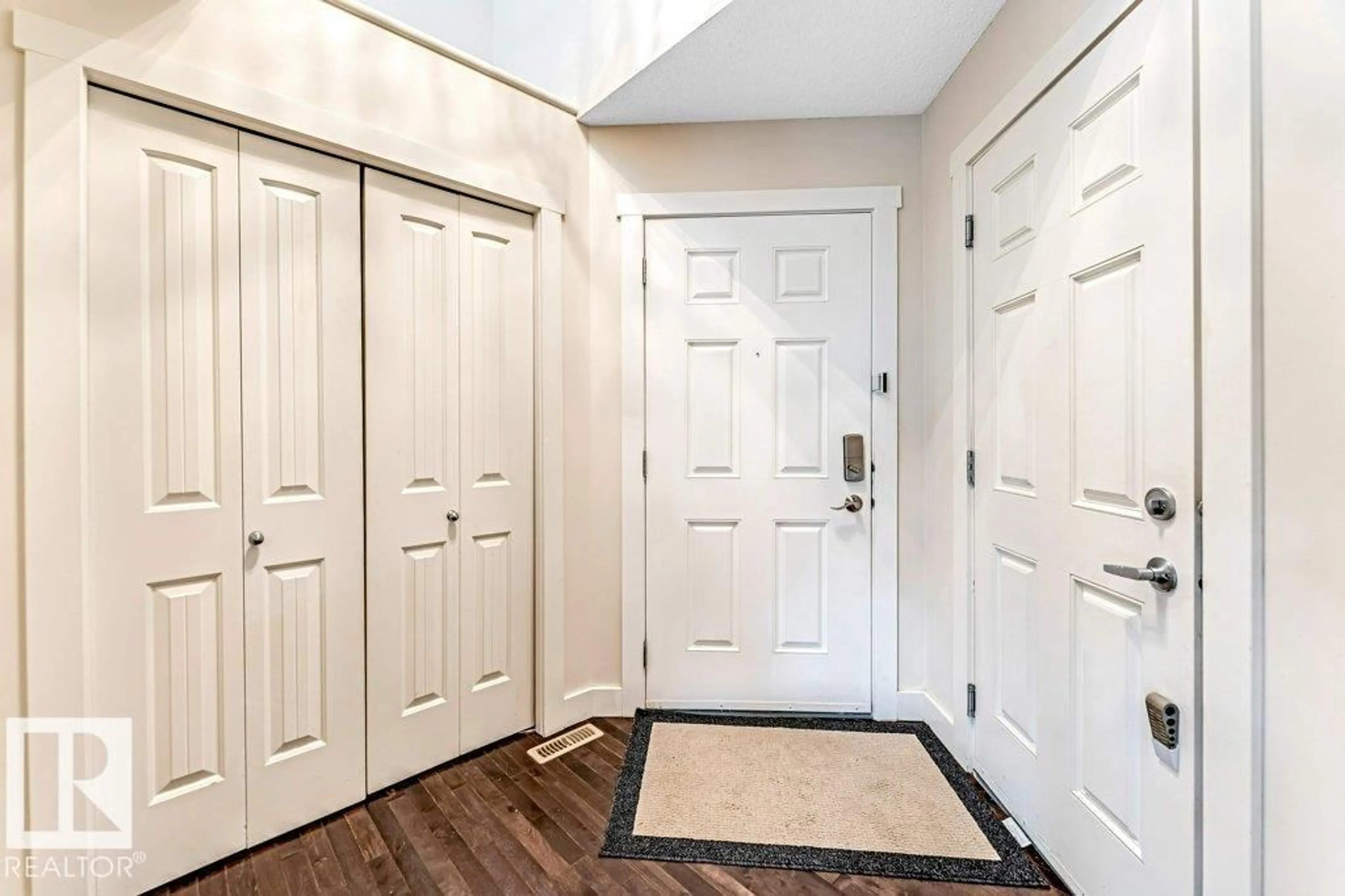 Indoor entryway for 1137 37B AV, Edmonton Alberta T6T0B9