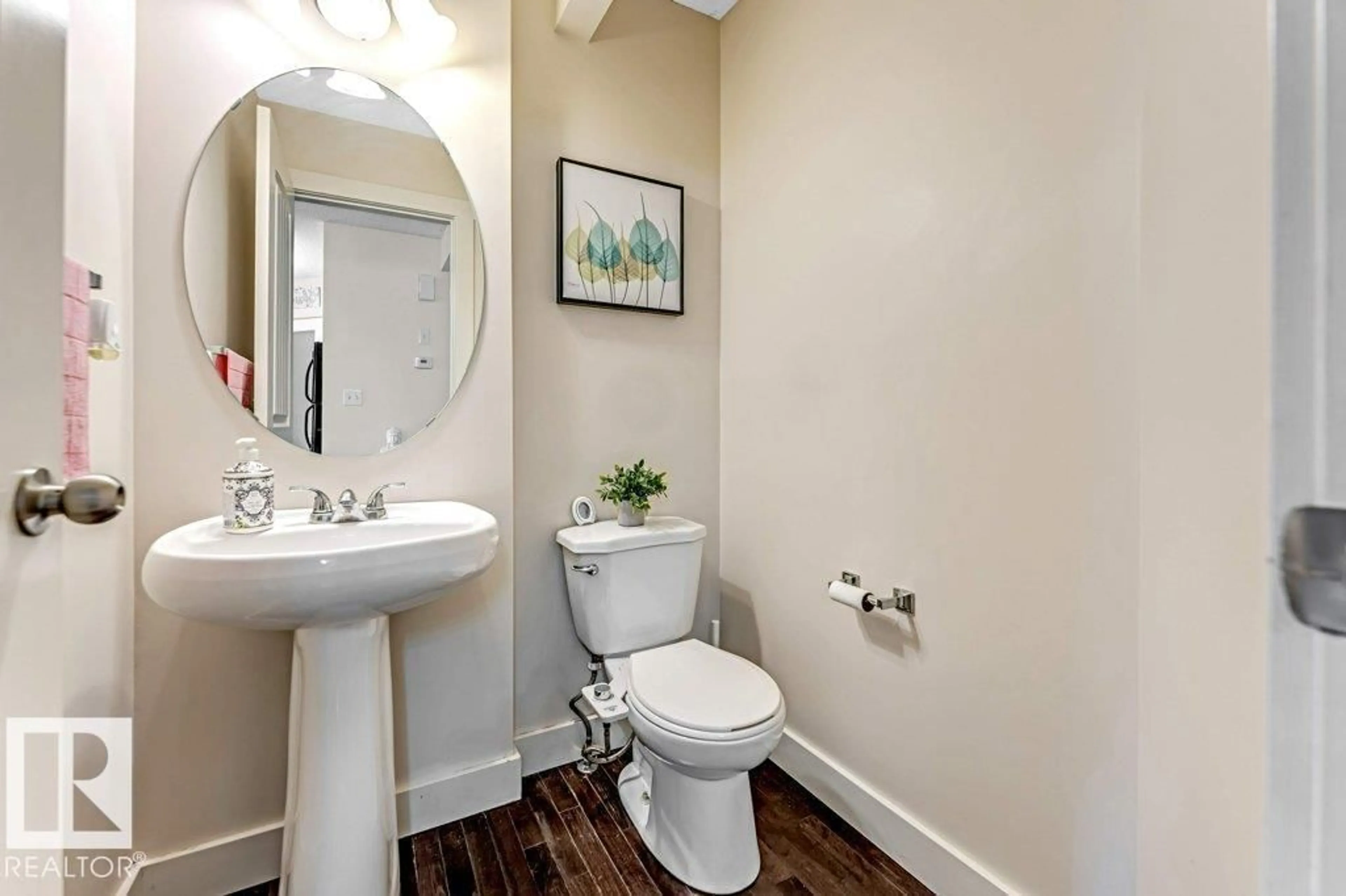 Standard bathroom, ceramic/tile floor for 1137 37B AV, Edmonton Alberta T6T0B9