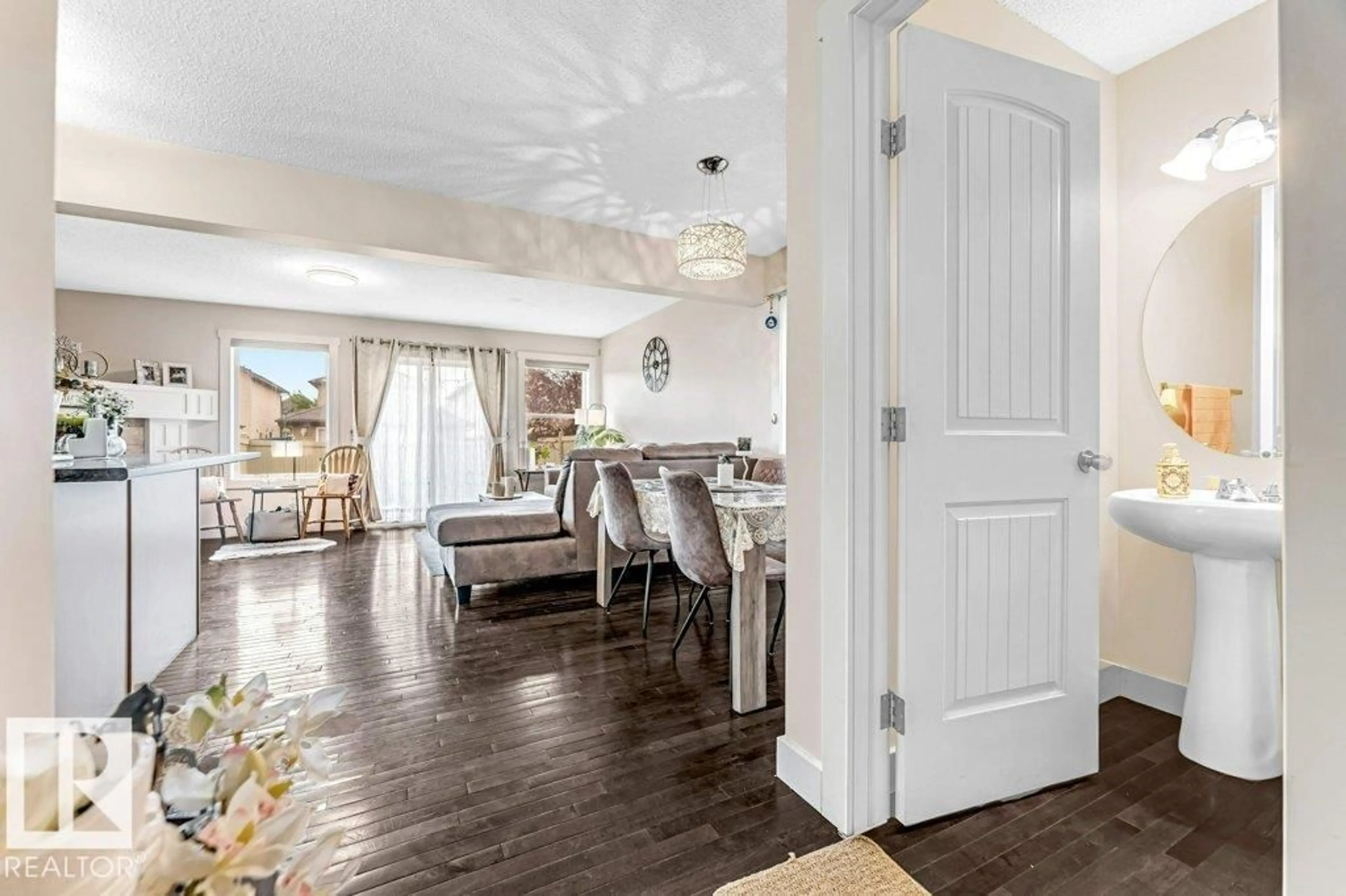 Unknown for 1137 37B AV, Edmonton Alberta T6T0B9