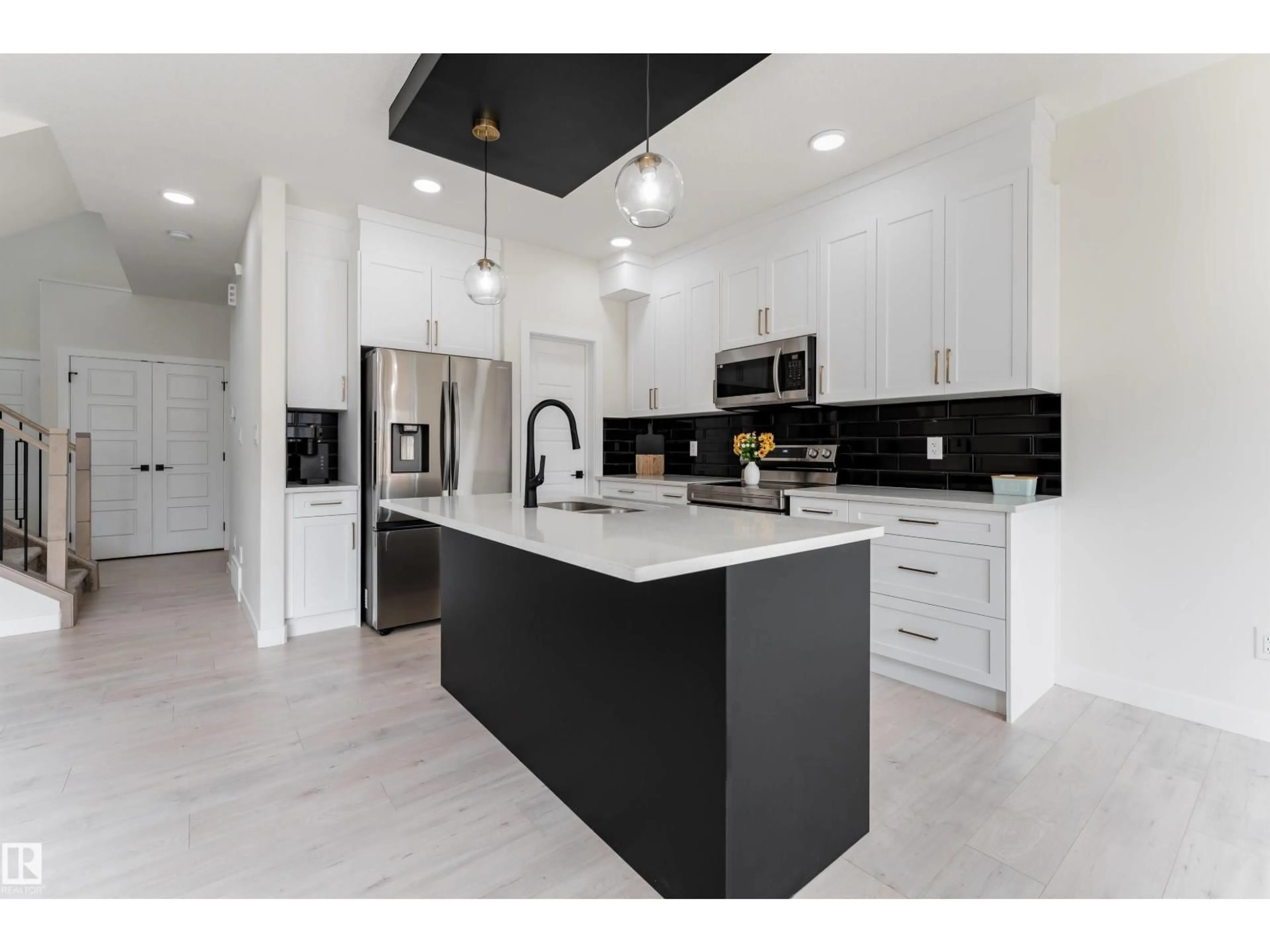 Contemporary kitchen, ceramic/tile floor for 112 BLUFF CV, Leduc Alberta T9E1M8