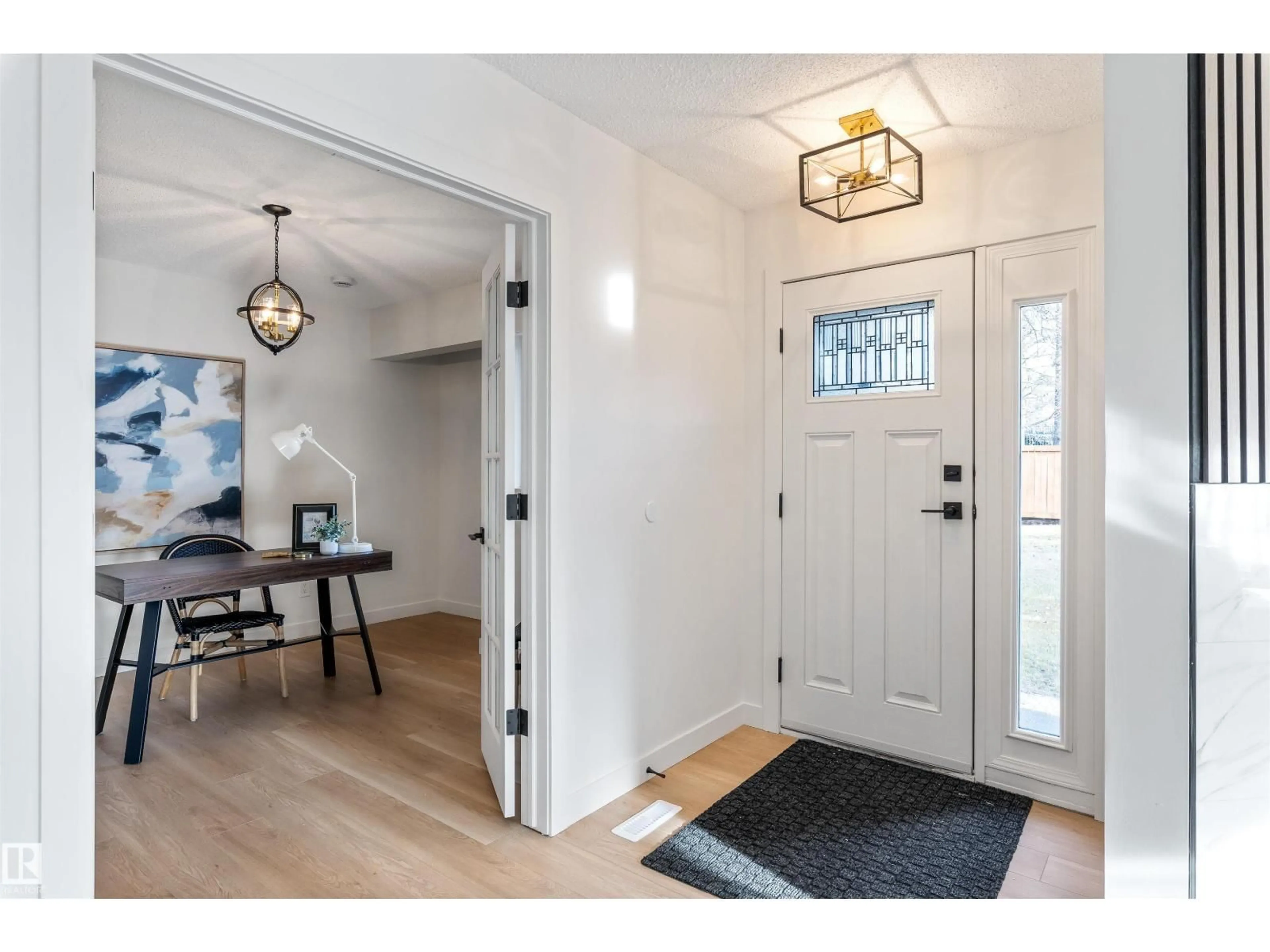 Indoor entryway for #106 - 81 GARDEN RD, St. Albert Alberta T8N5G7