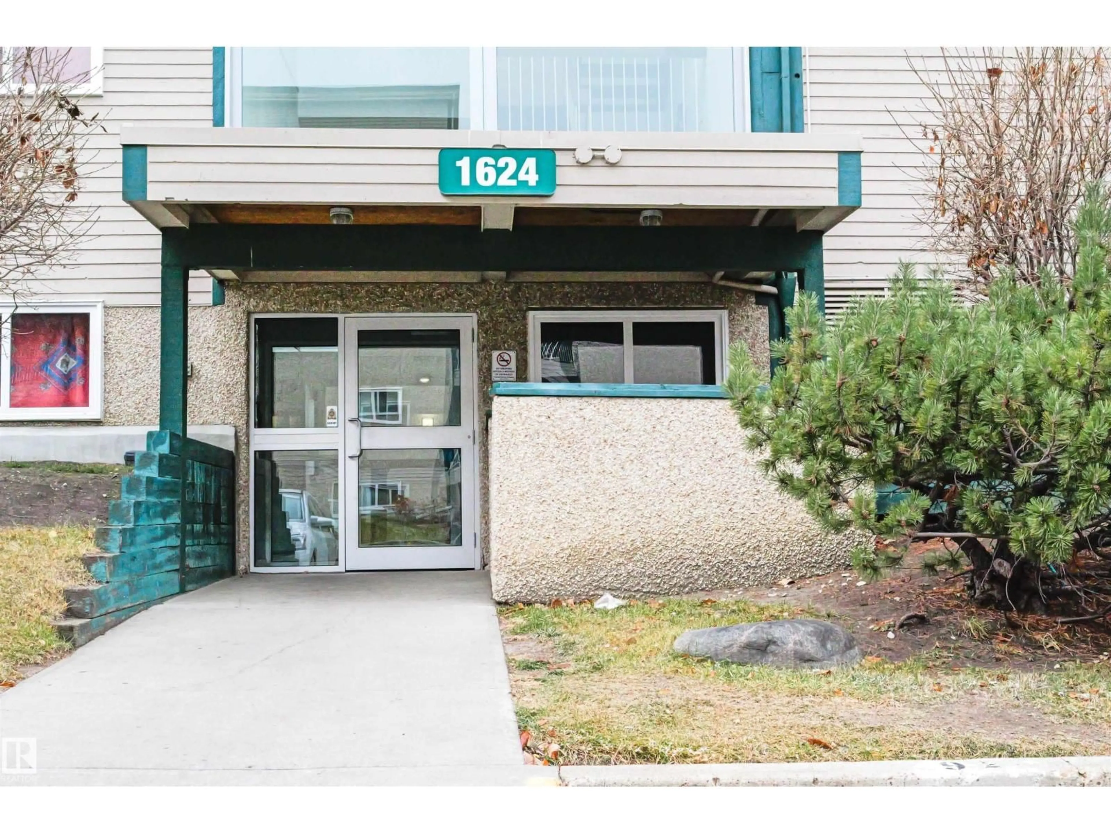 Indoor foyer for 401 - 1624 48 ST, Edmonton Alberta T6L5P1