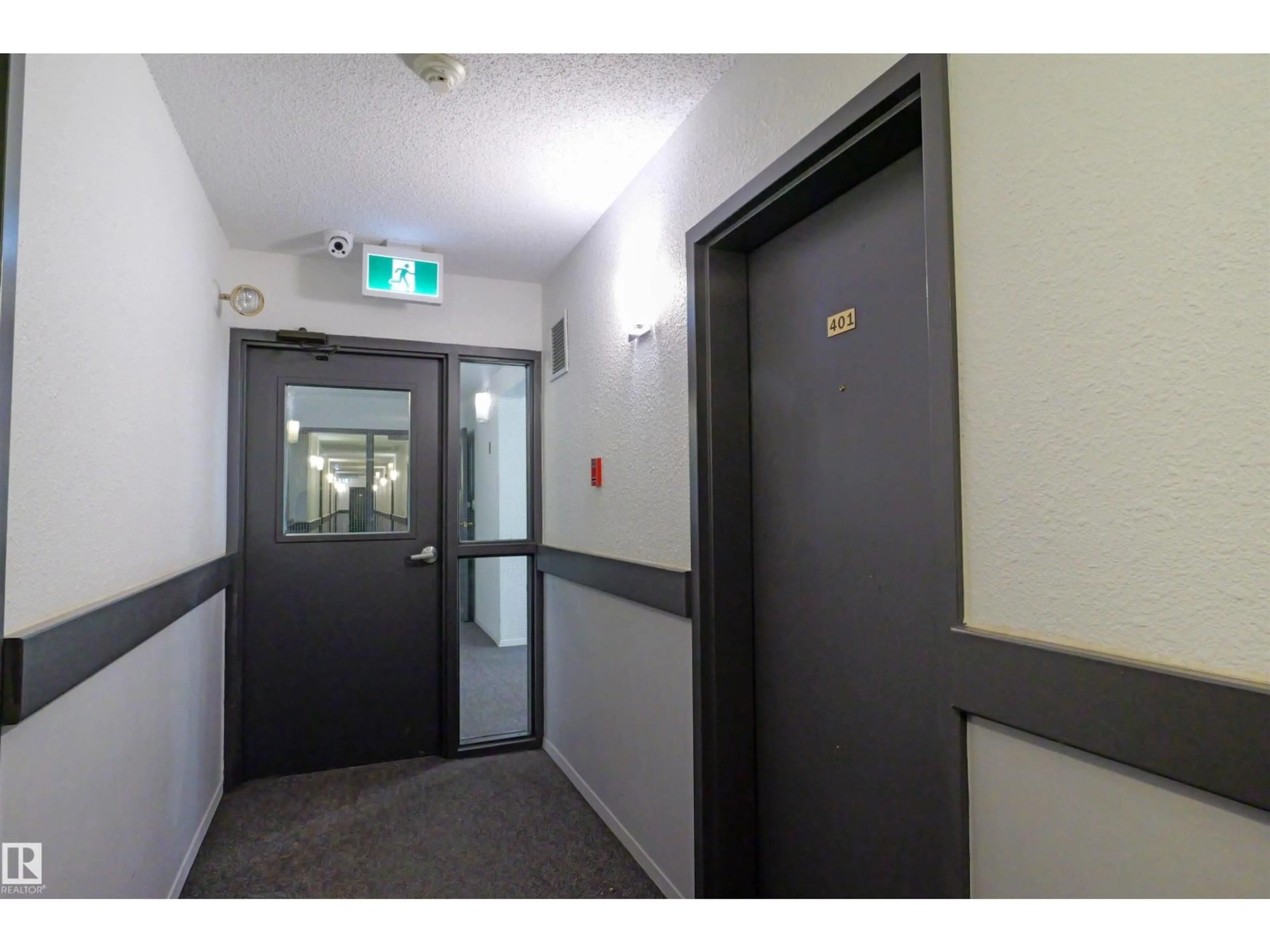 Indoor foyer for 401 - 1624 48 ST, Edmonton Alberta T6L5P1