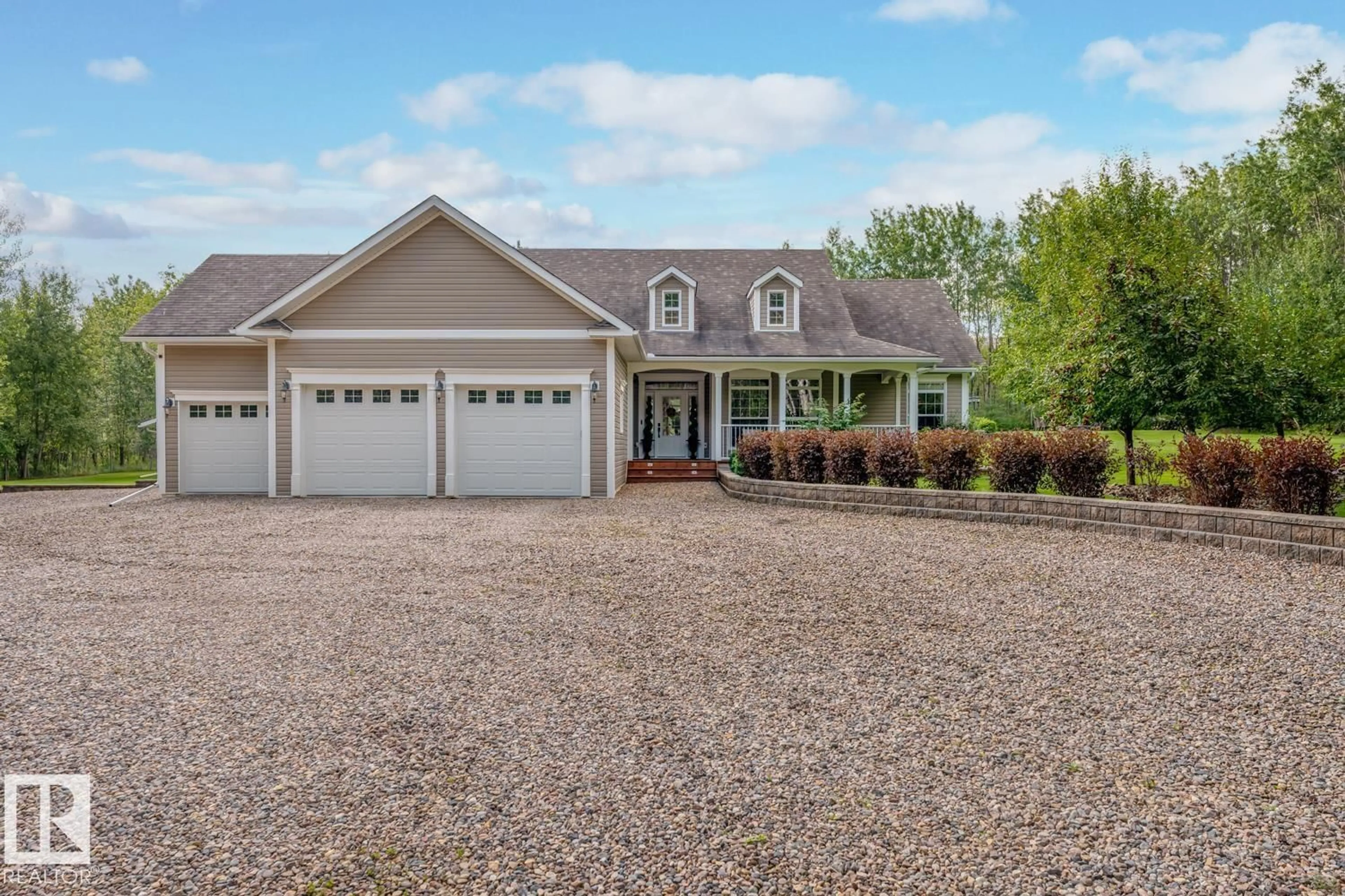 Home with vinyl exterior material, unknown for 4610 50 AV, Rural Bonnyville M.D. Alberta T0A0T0