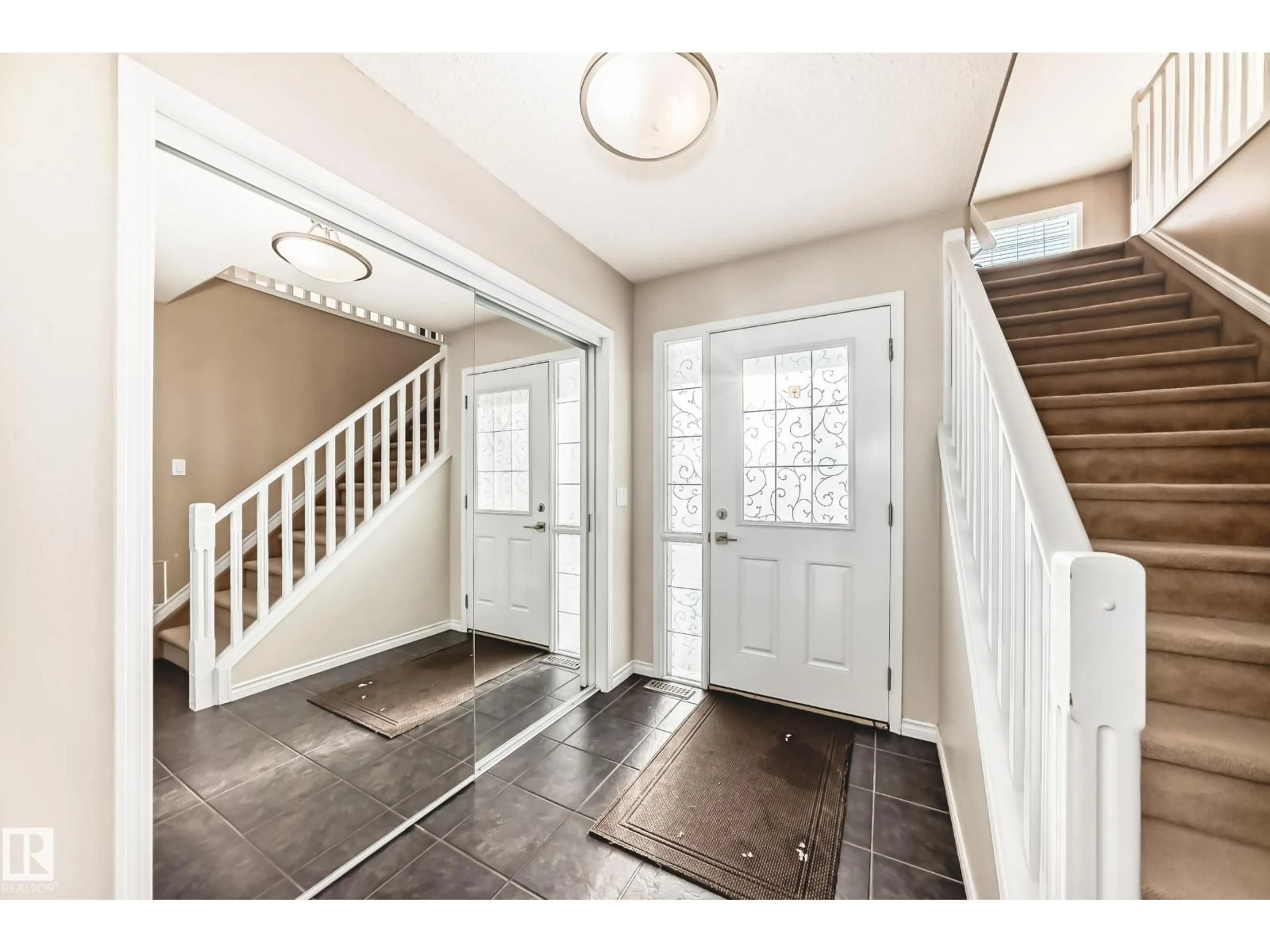 Indoor entryway for 5814 165 AV, Edmonton Alberta T5Y0B4