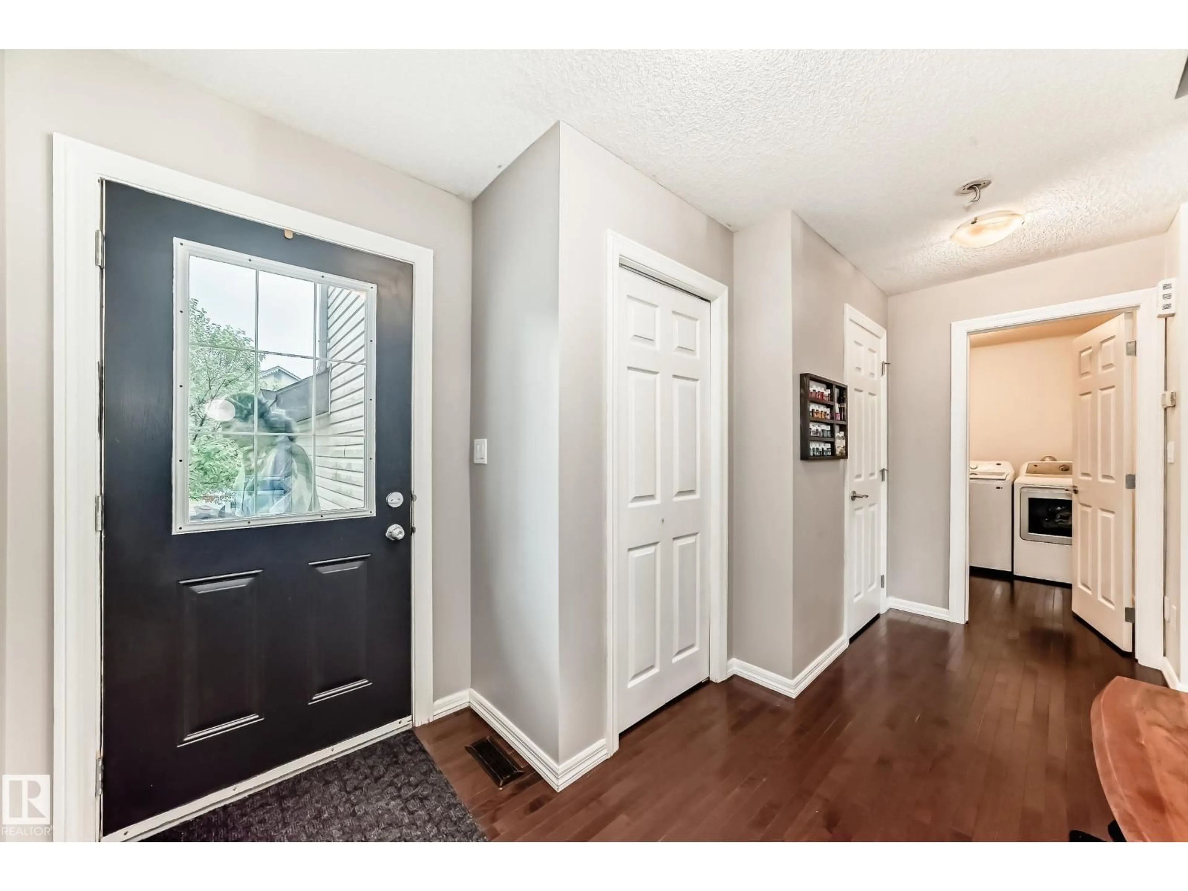 Indoor entryway for 106 RUE MONIQUE, Beaumont Alberta T4X0G3