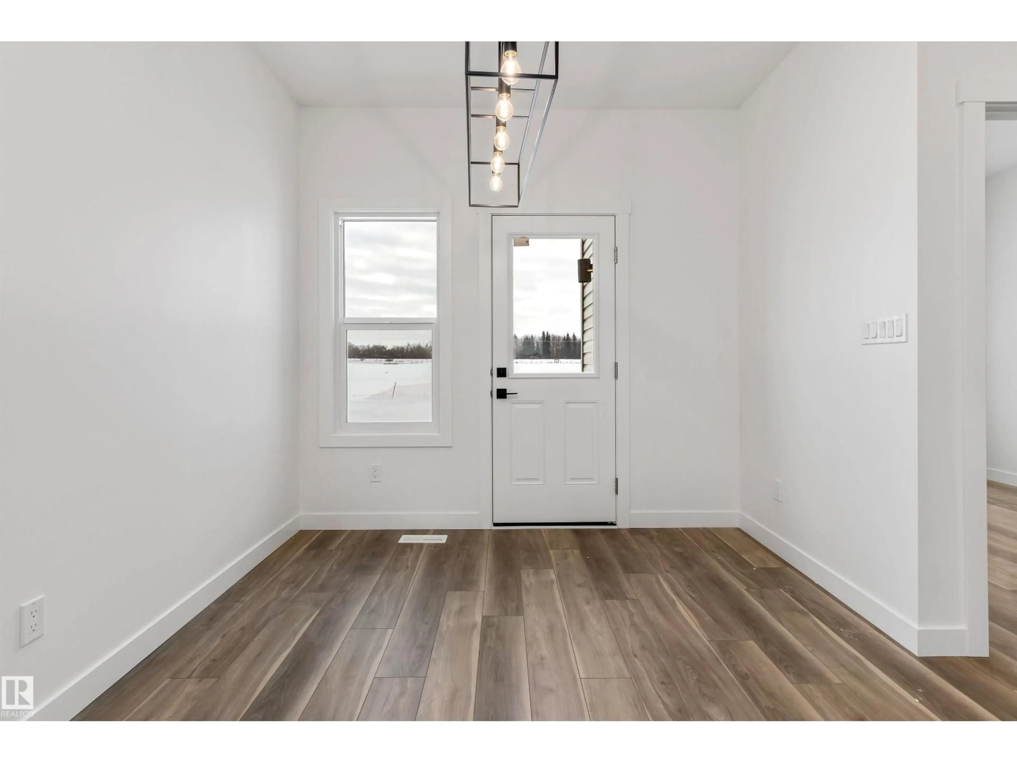 Indoor entryway for 1070 MCLEOD AV, Spruce Grove Alberta T7X4G9