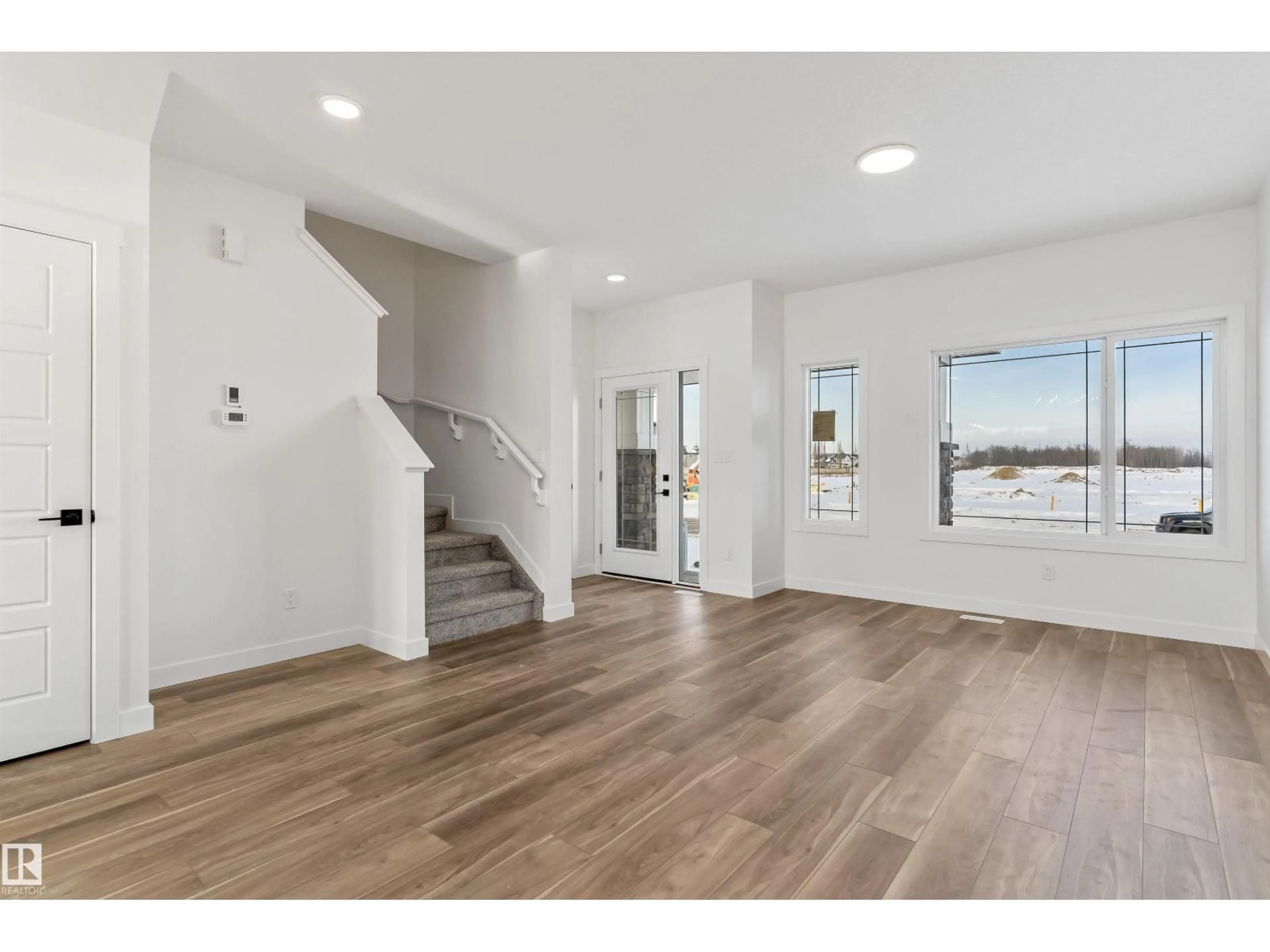 Indoor entryway for 1068 MCLEOD AV, Spruce Grove Alberta T7X4G9