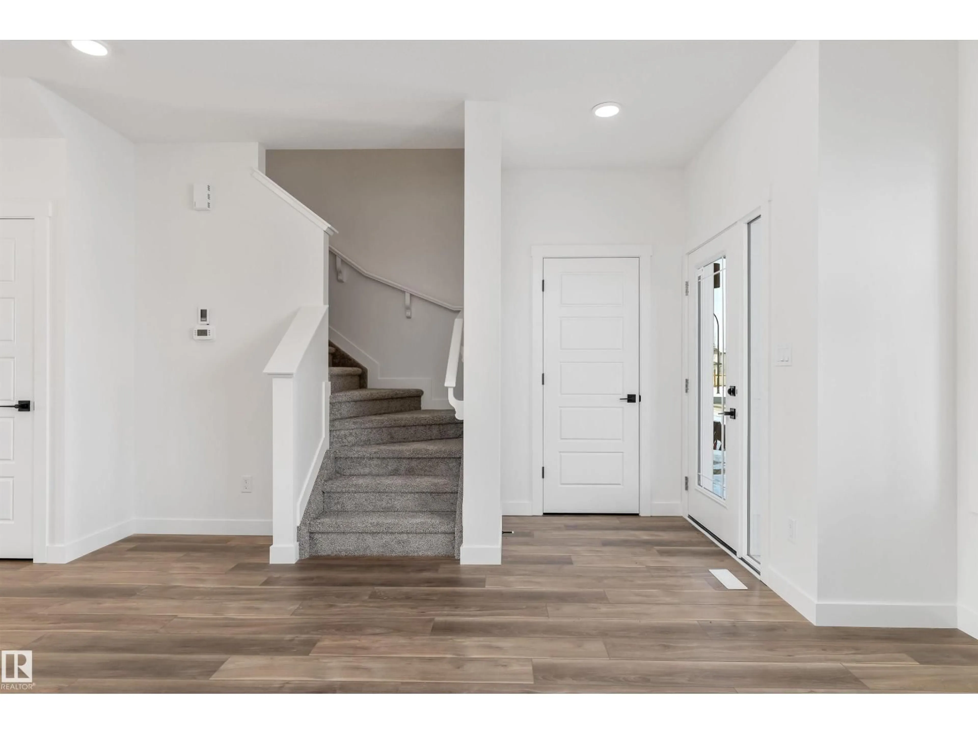 Indoor entryway for 1068 MCLEOD AV, Spruce Grove Alberta T7X4G9