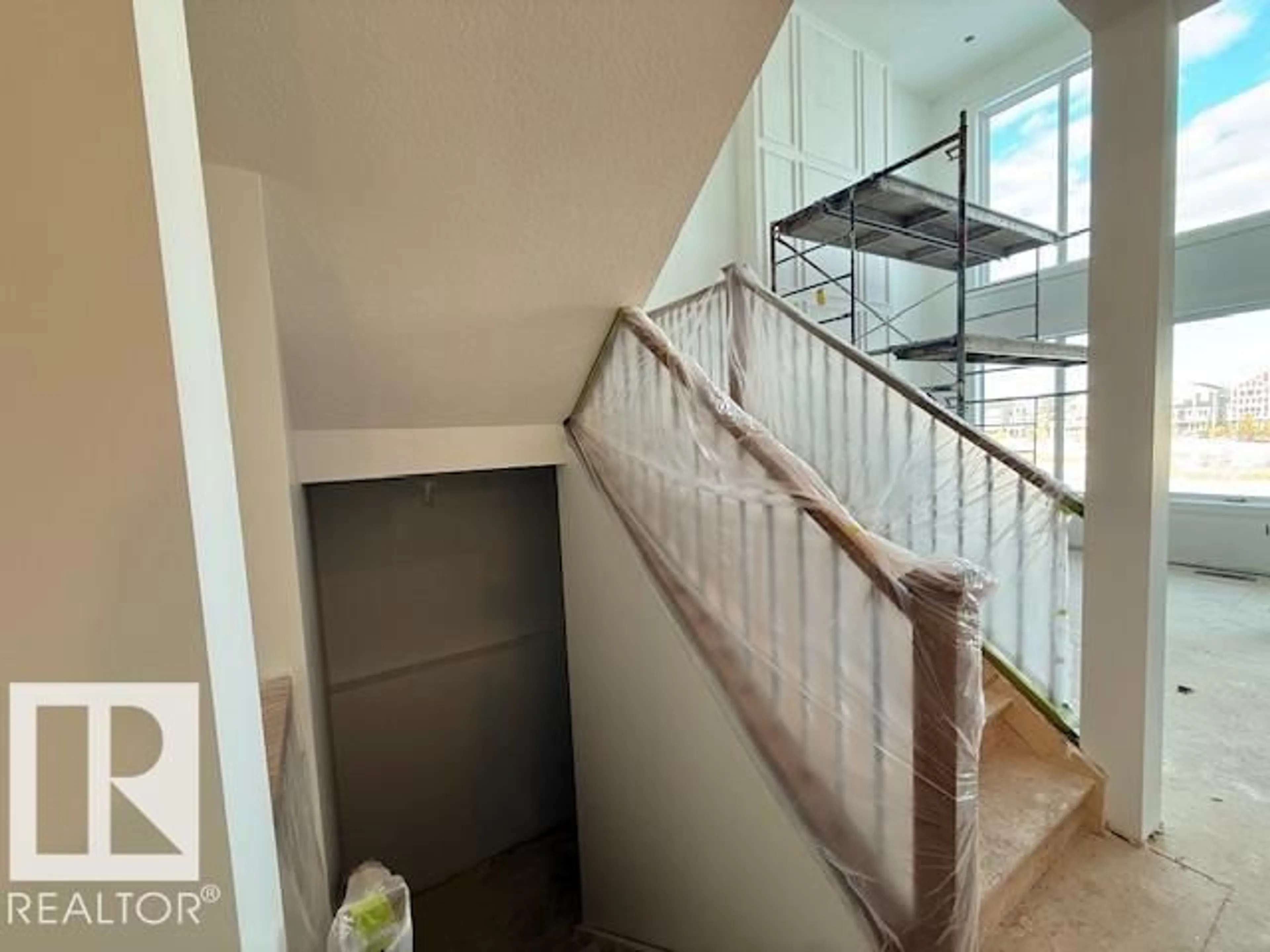 Stairs for SW - 16512 34 AV, Edmonton Alberta T6W5M1