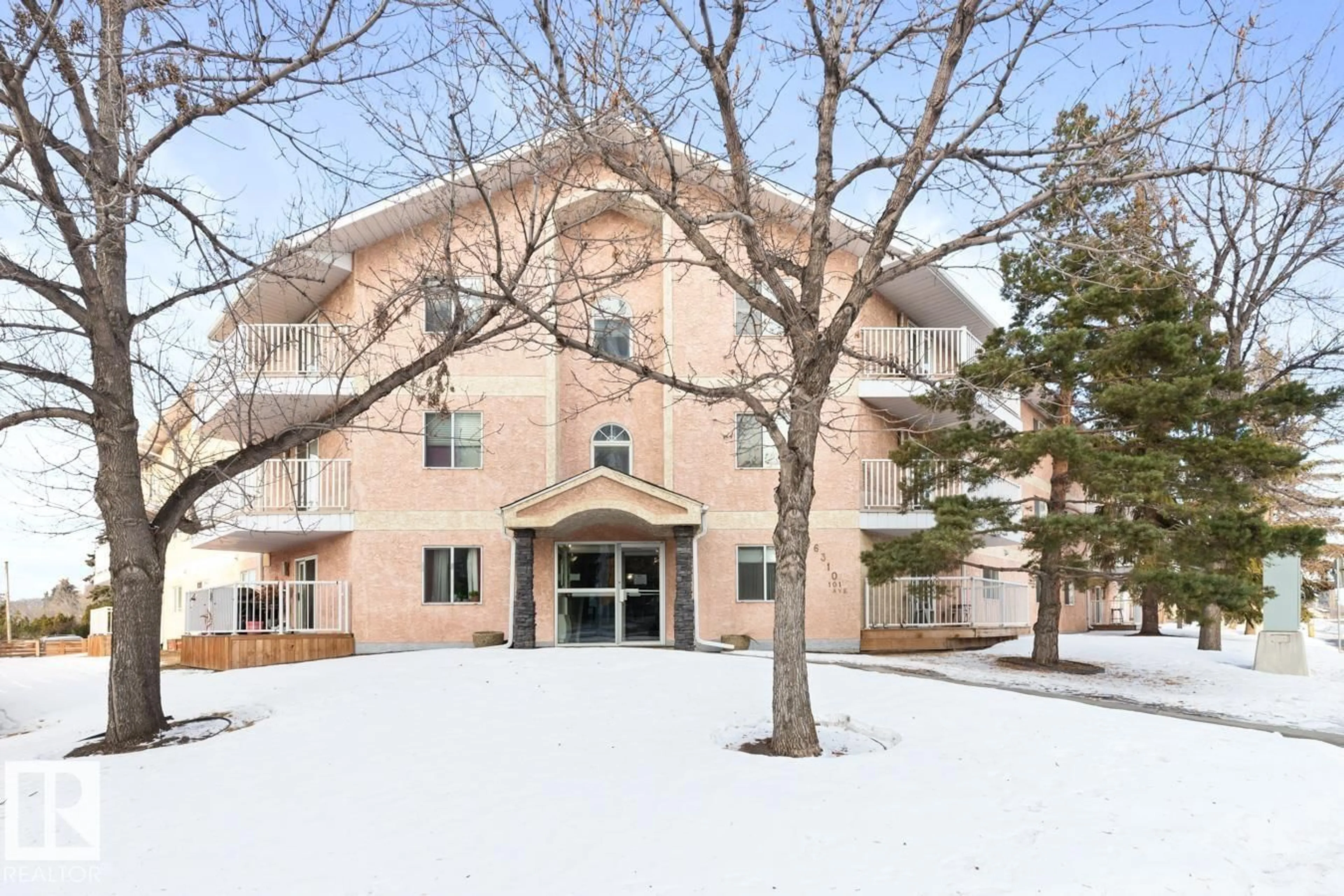 Patio, building for 308 - 6310 101 AV NW, Edmonton Alberta T6A0H5