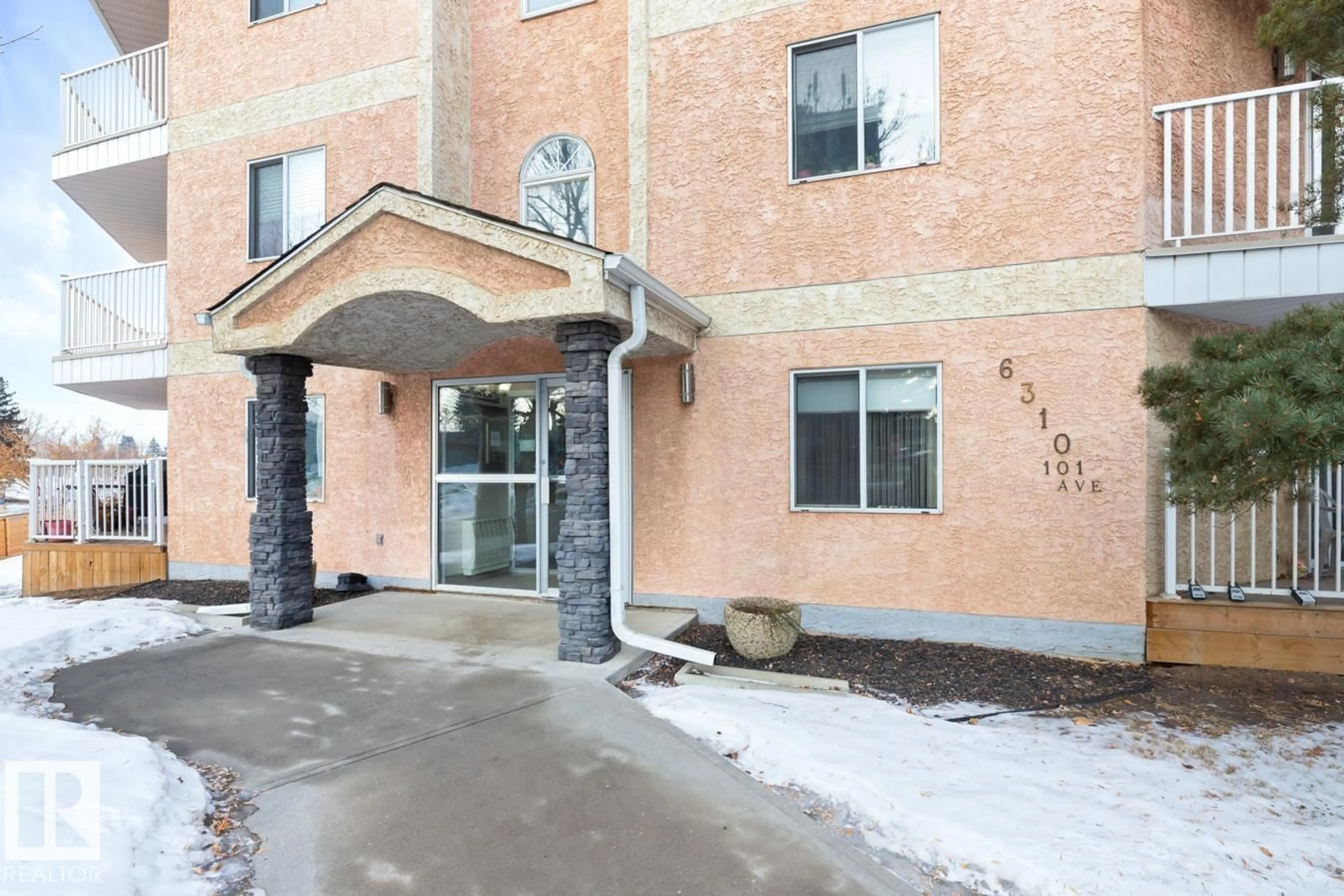 Indoor foyer for 308 - 6310 101 AV NW, Edmonton Alberta T6A0H5