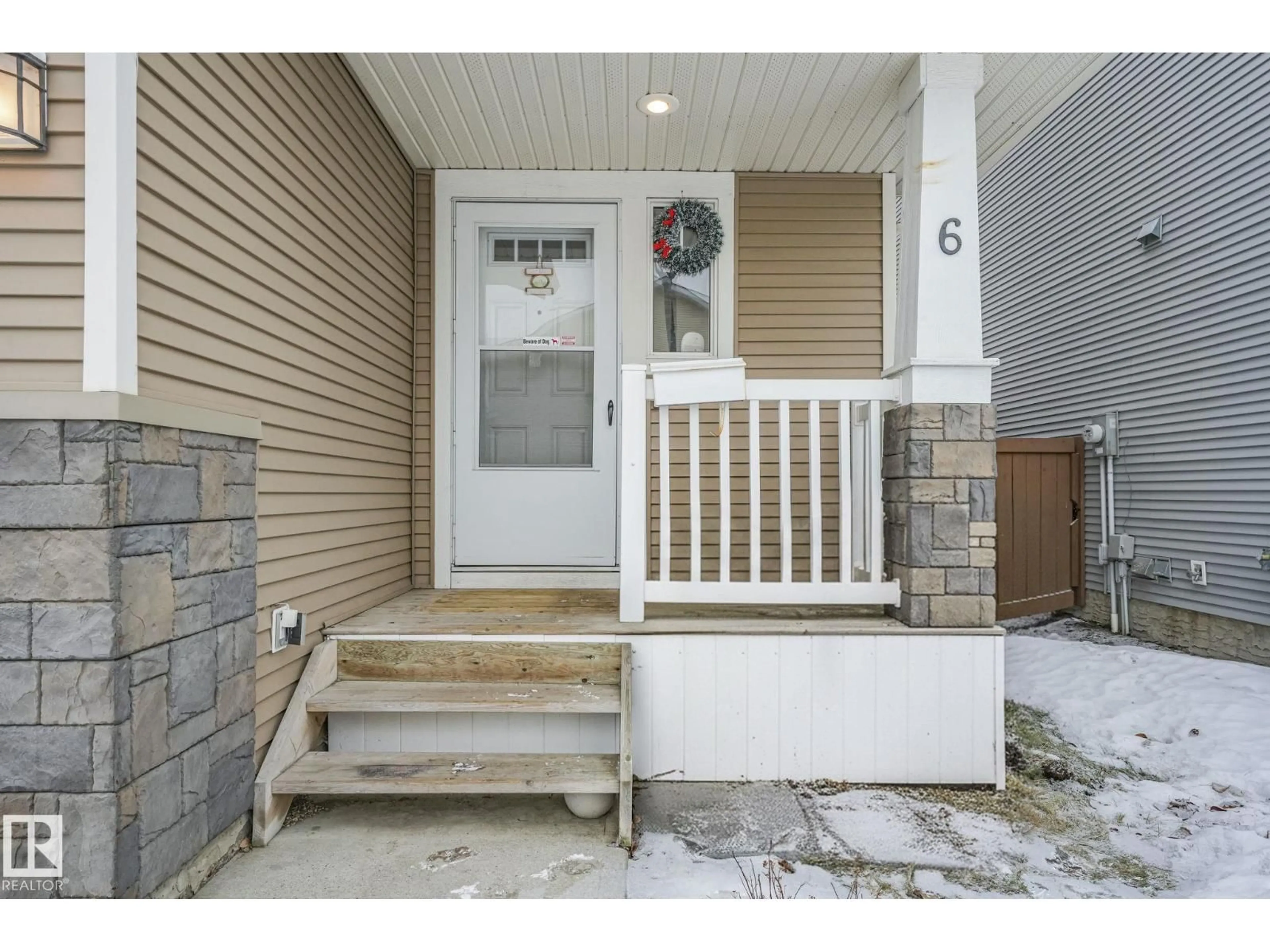 Indoor entryway for #6 - 14208 36 ST, Edmonton Alberta T5Y0E4