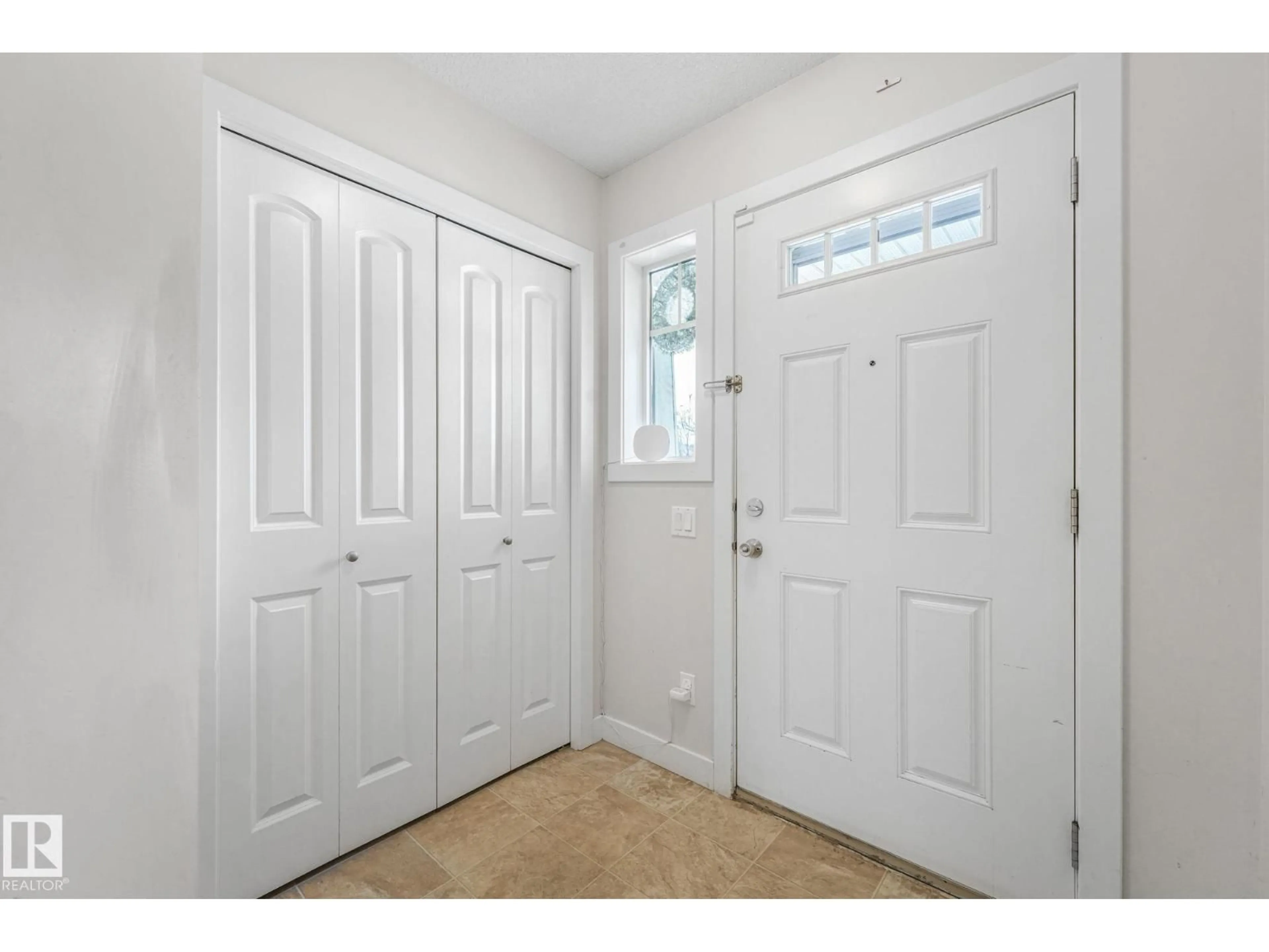 Indoor entryway for #6 - 14208 36 ST, Edmonton Alberta T5Y0E4