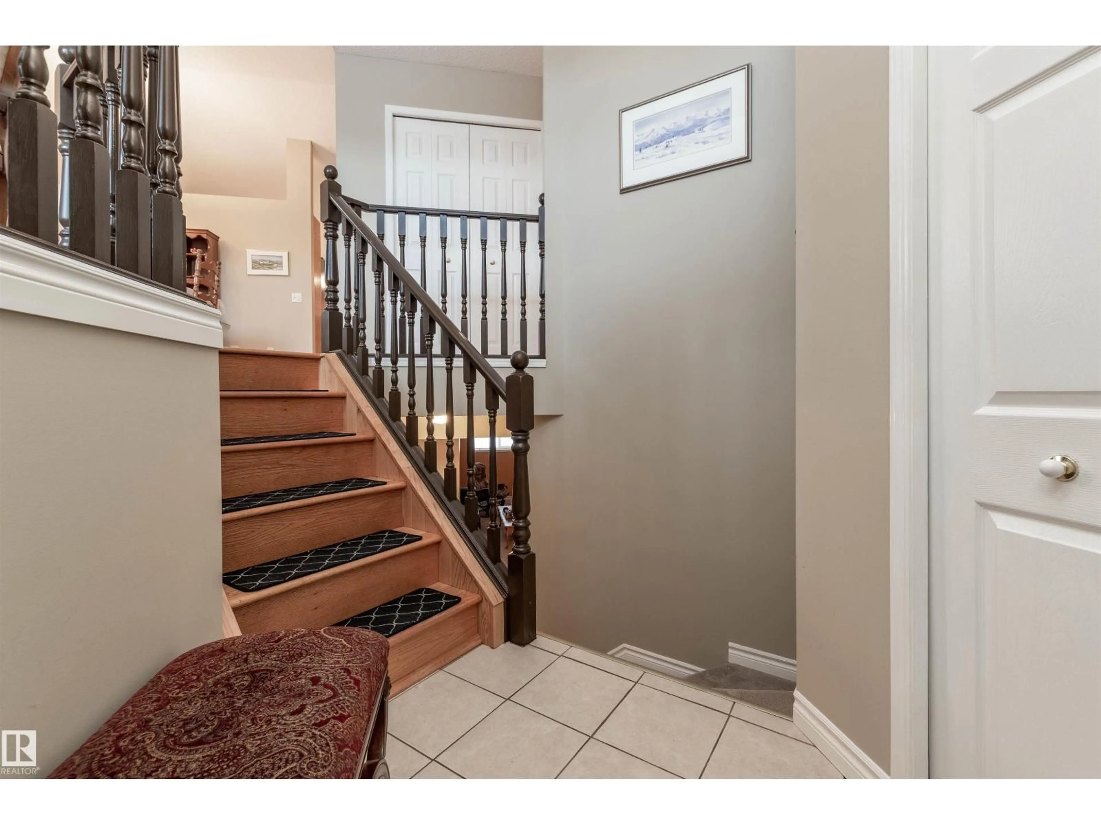 Indoor entryway for 242 RAINBOW CR, Sherwood Park Alberta T8A5W2