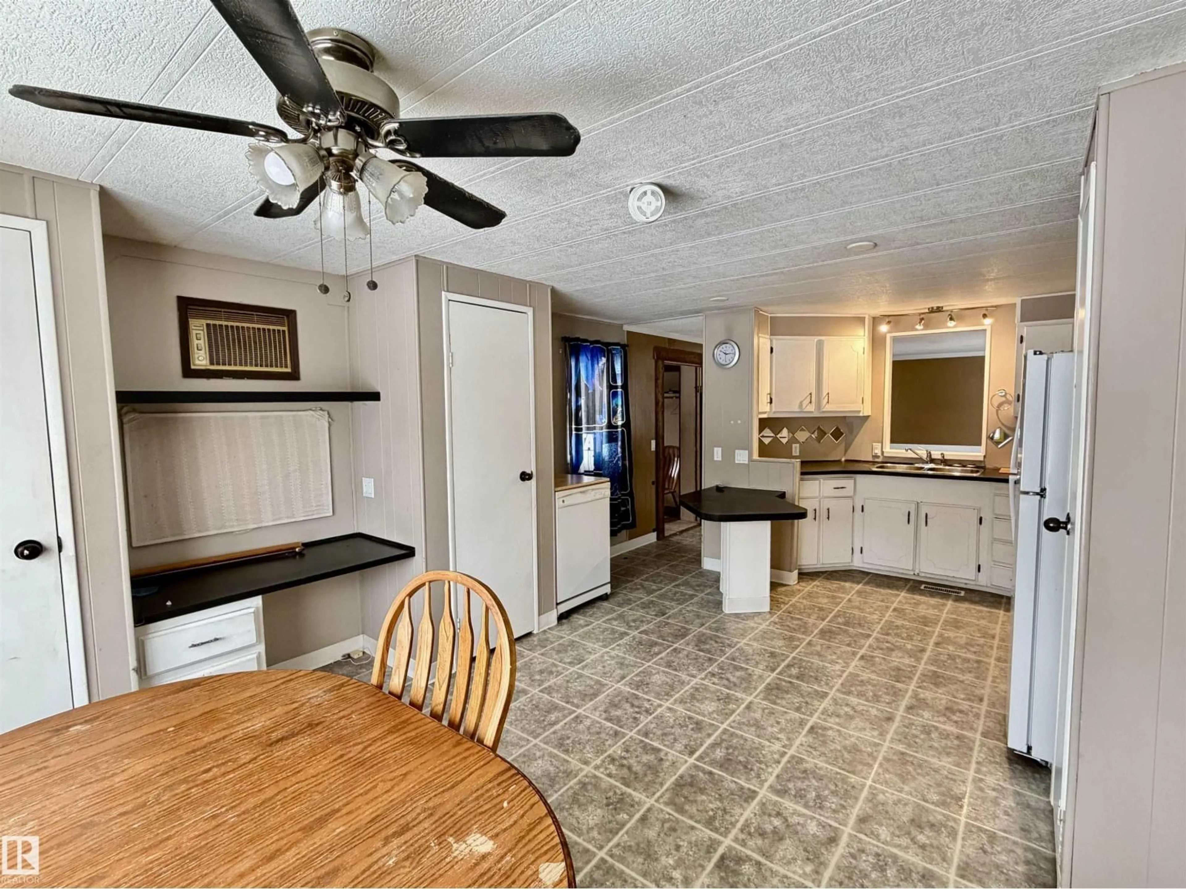 Open concept kitchen, ceramic/tile floor for 32 5002 56 AV, Drayton Valley Alberta T7A1M5