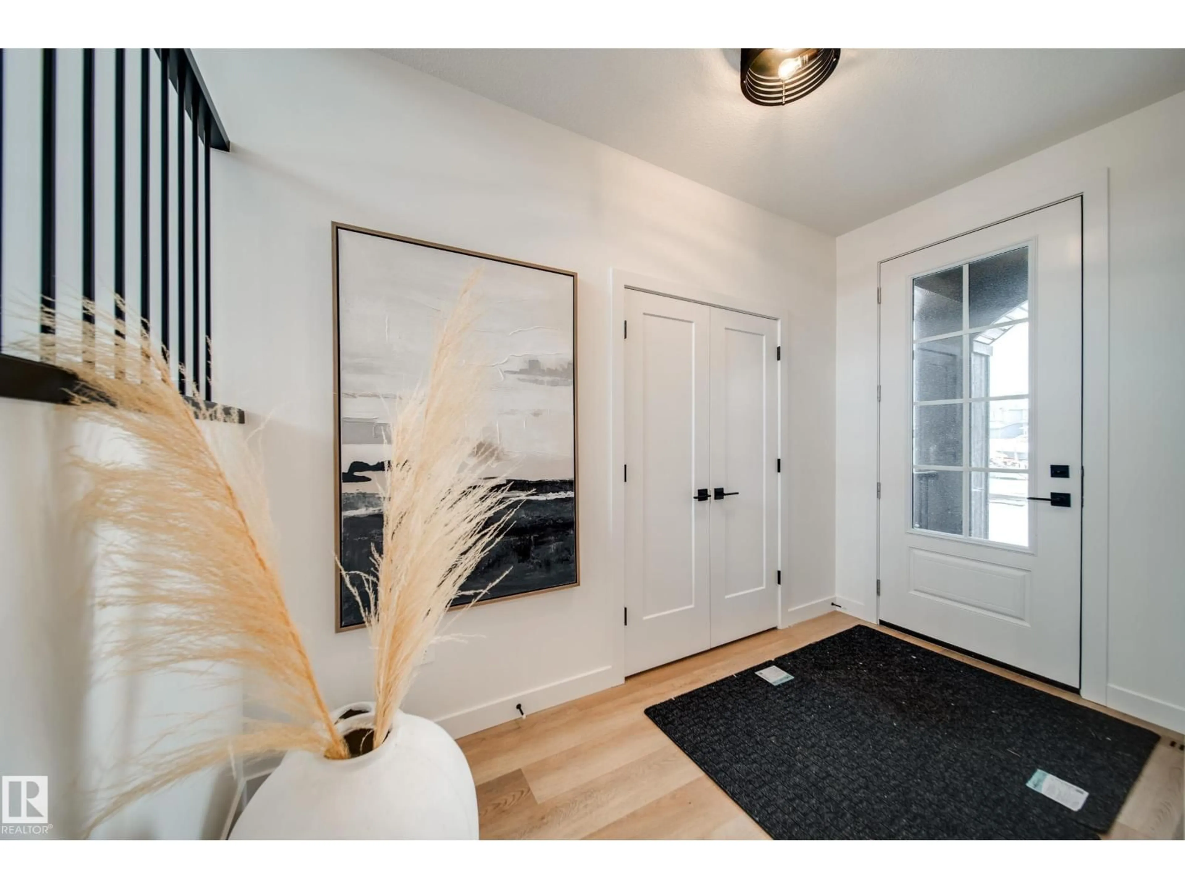 Indoor entryway for 3 CLOUTIER CL, St. Albert Alberta T8T2C9